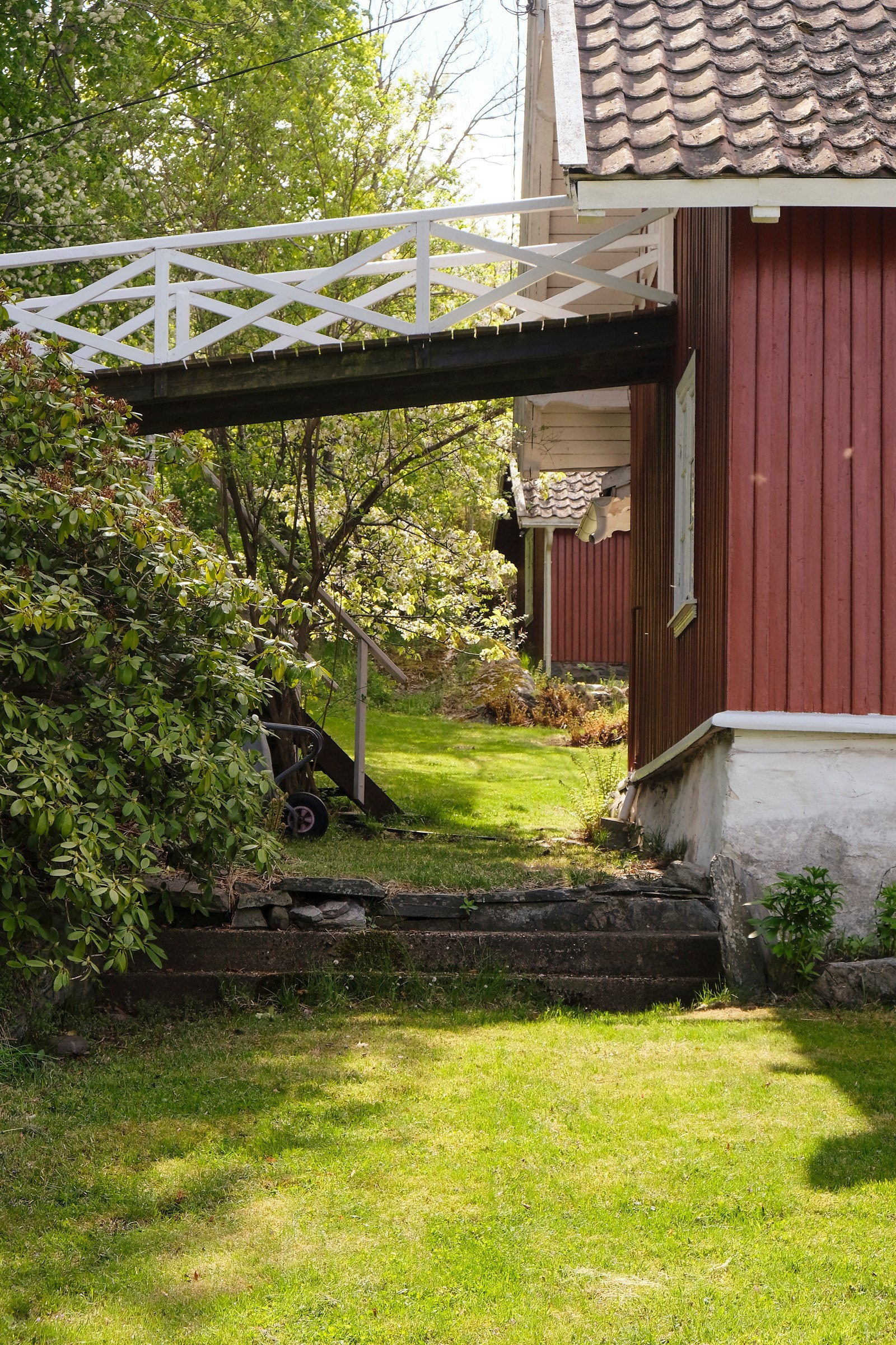 To soverom i 2. et. har spennende adkomst via egen gangbro. Galleribilde