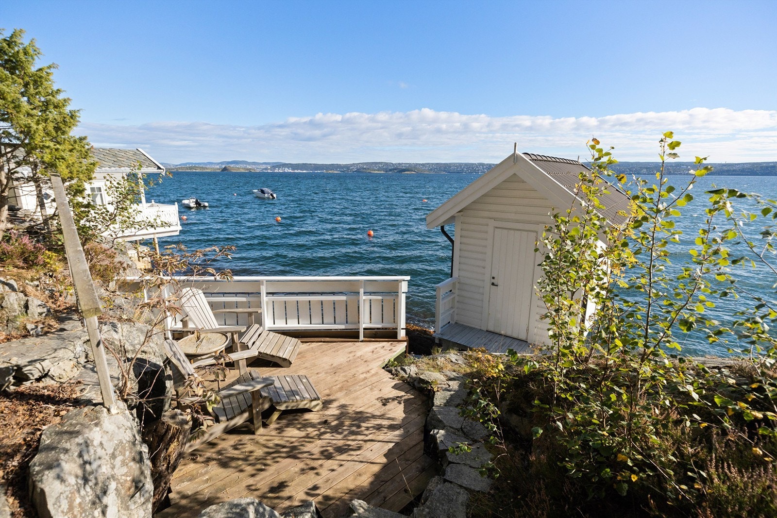 Badehus med usjenert lun terrasse Galleribilde