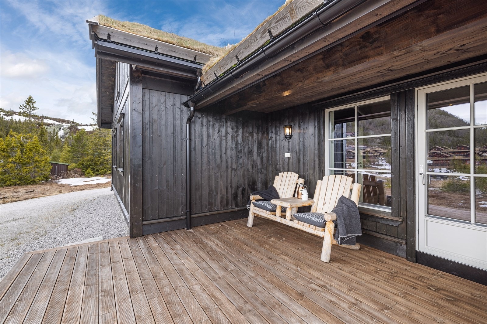 Terrassen har flere solrike soner. Galleribilde