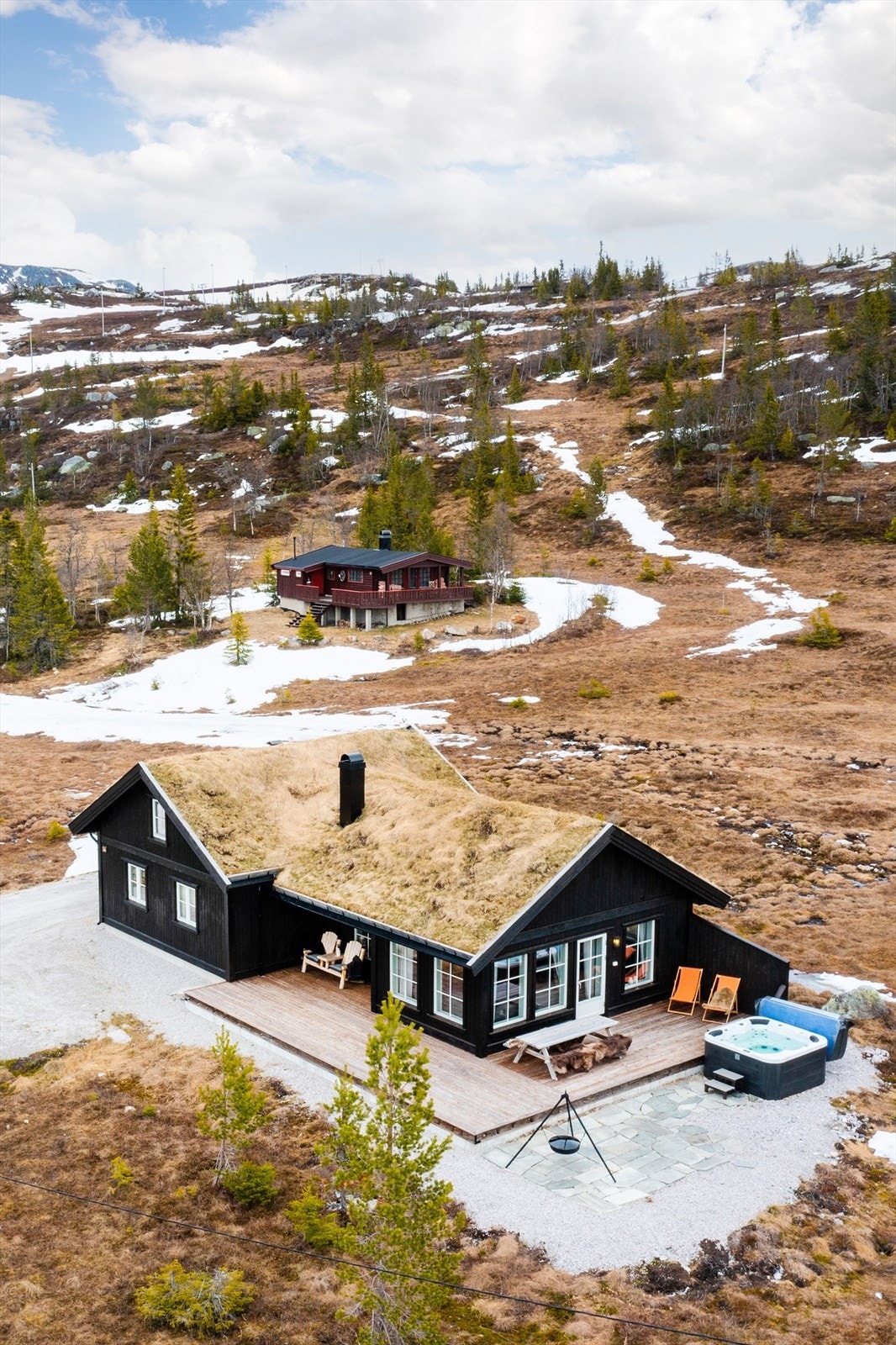 Flott hytte i flotte omgivelser og pent opparbeidet uteområde. Galleribilde