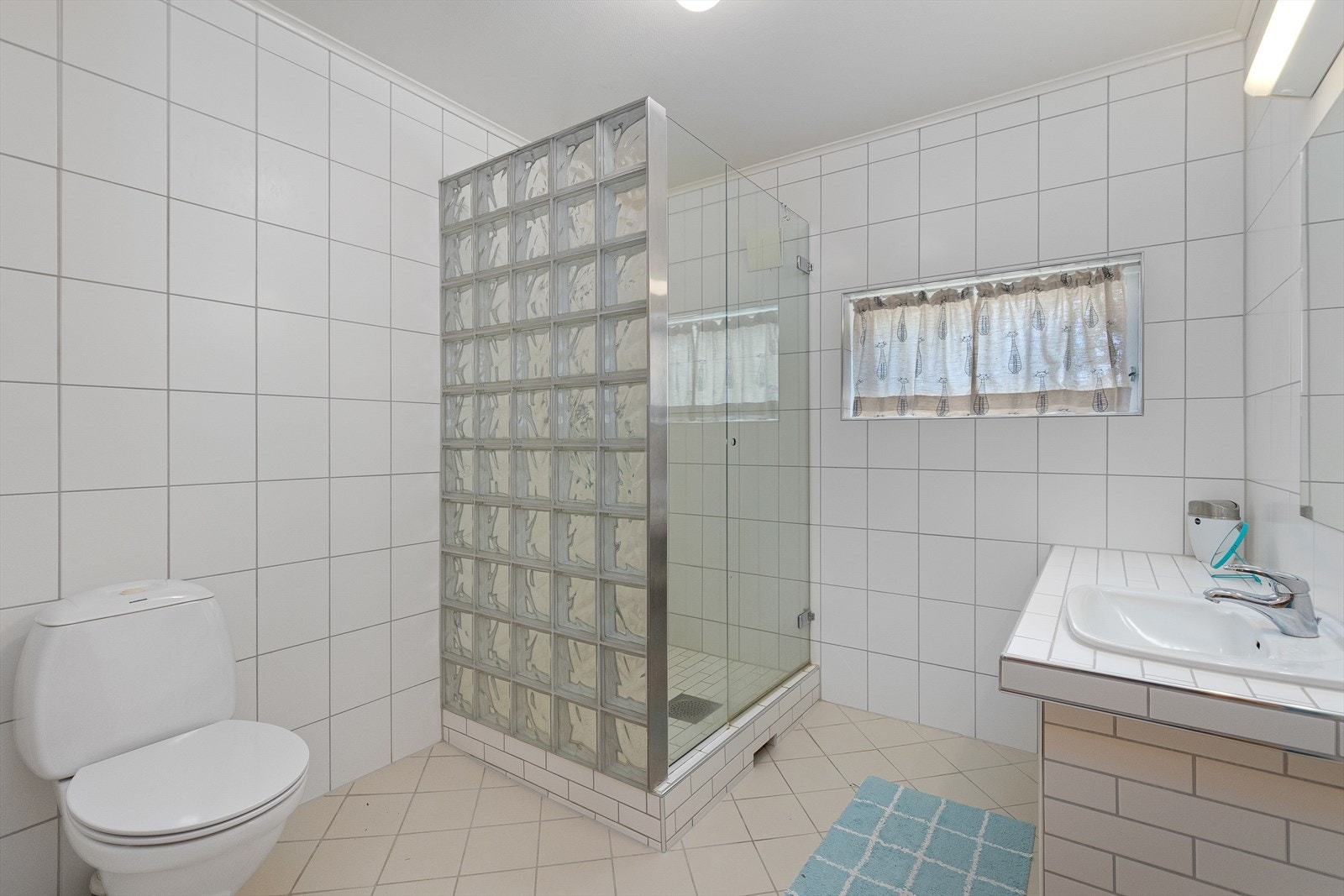 Badet i underetasjen ble pusset opp i 1994 og 2004. Galleribilde
