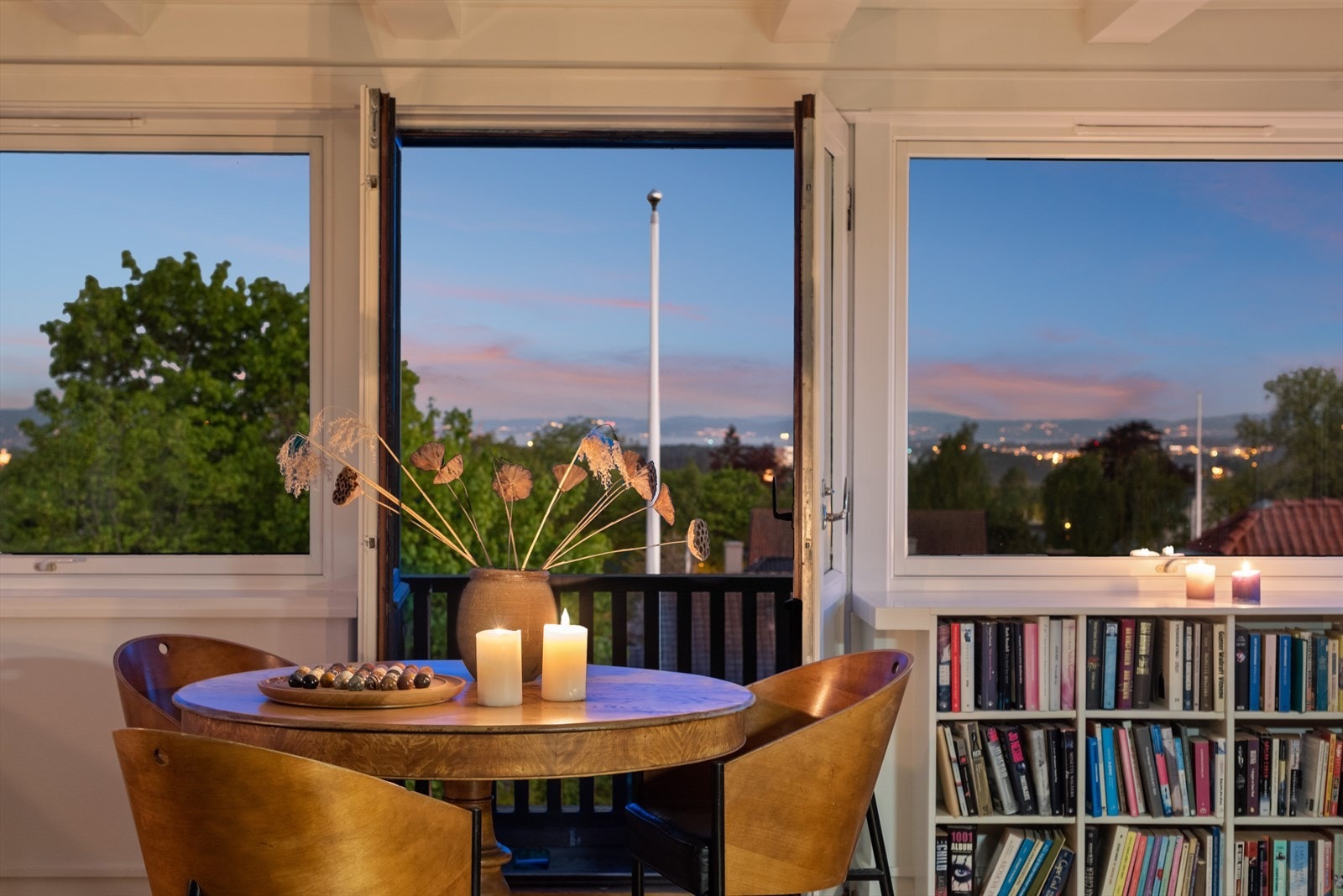 Fra loftstuen kan du nyte fantastisk utsikt mot Oslofjorden. Galleribilde