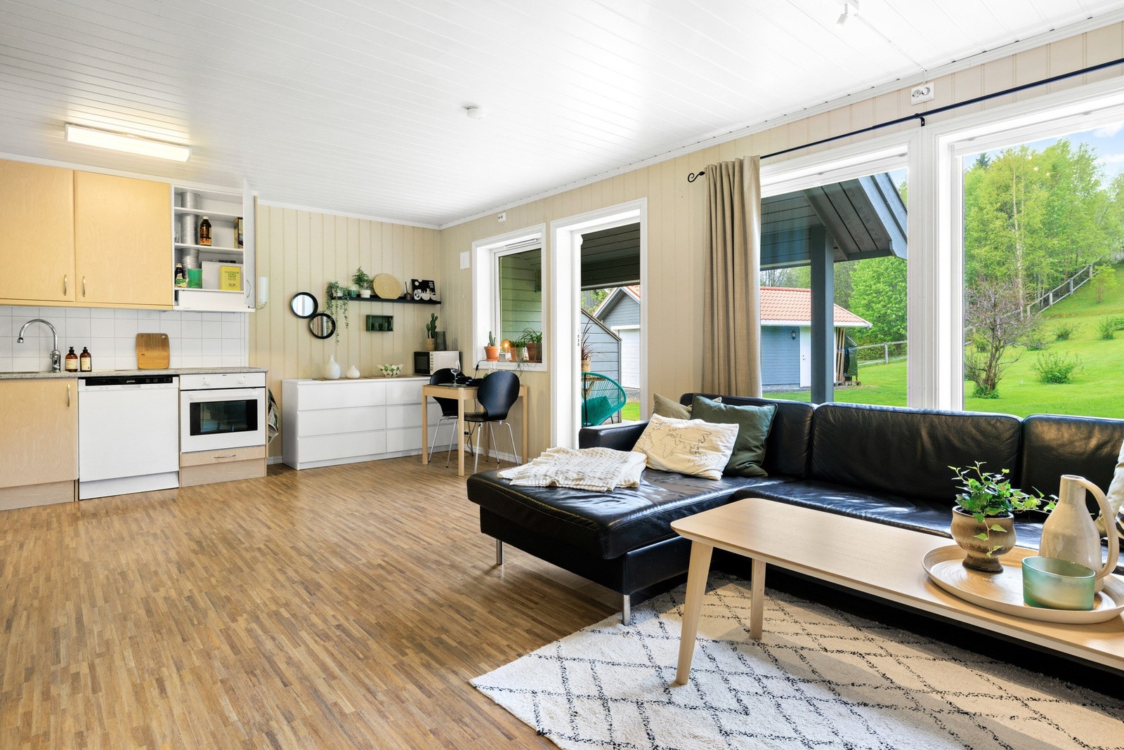 Kjøkken med åpen løsning mot stue Galleribilde