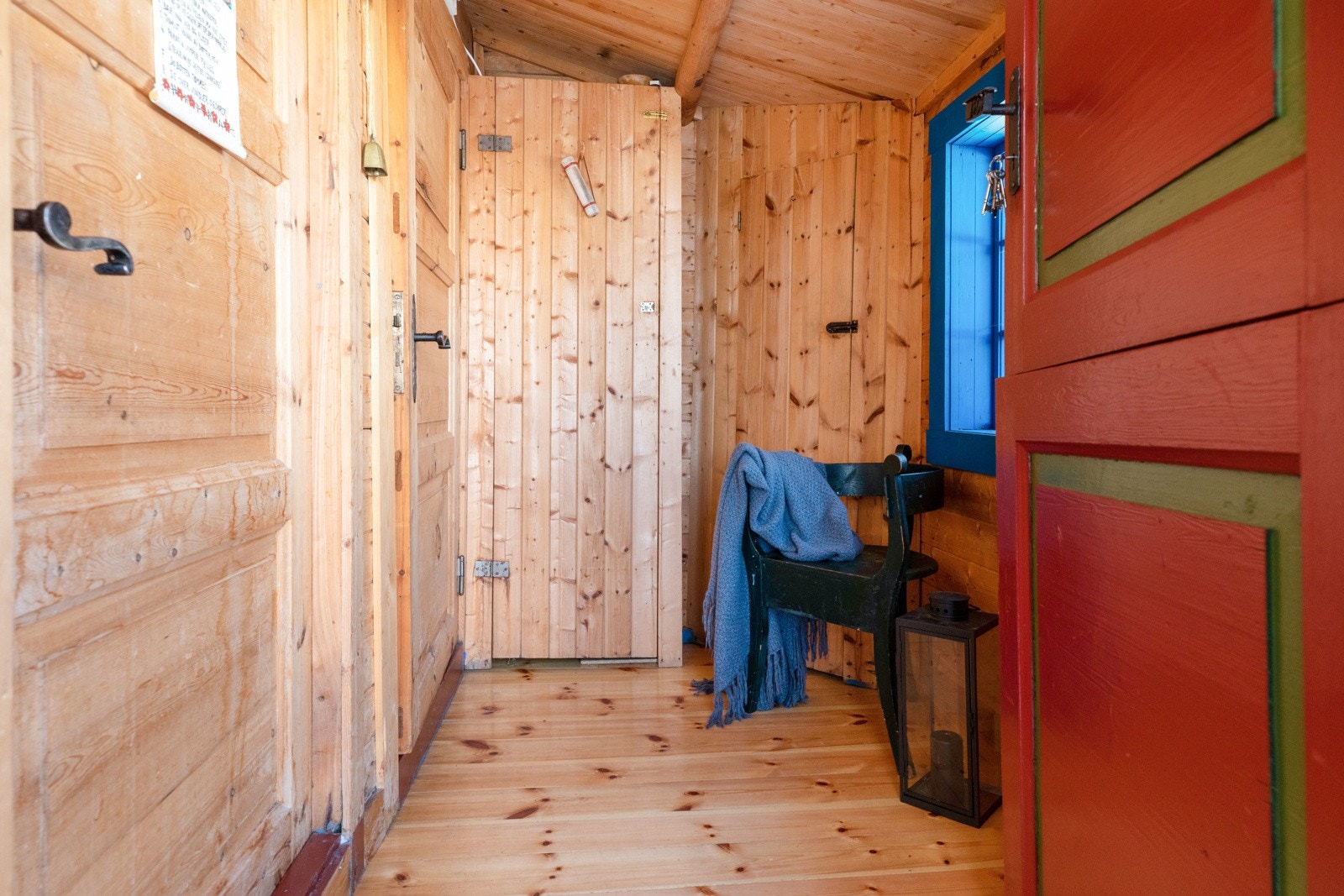 Plass til yttertøy og sko Galleribilde