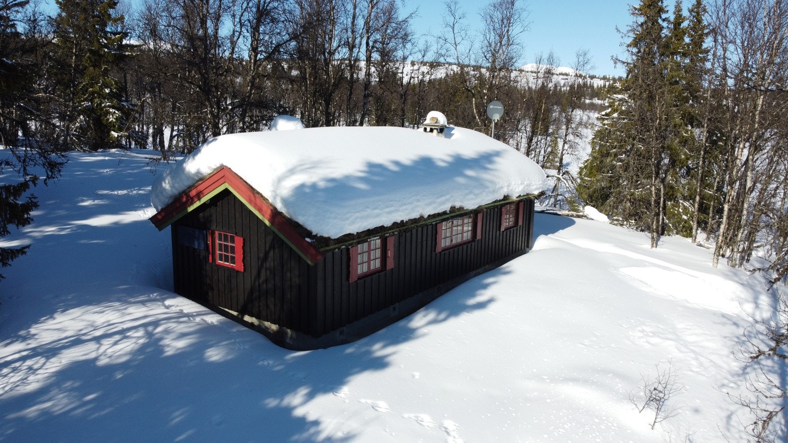 Hytte, anneks og uthus beliggende i flott støls- og hytteområde Galleribilde