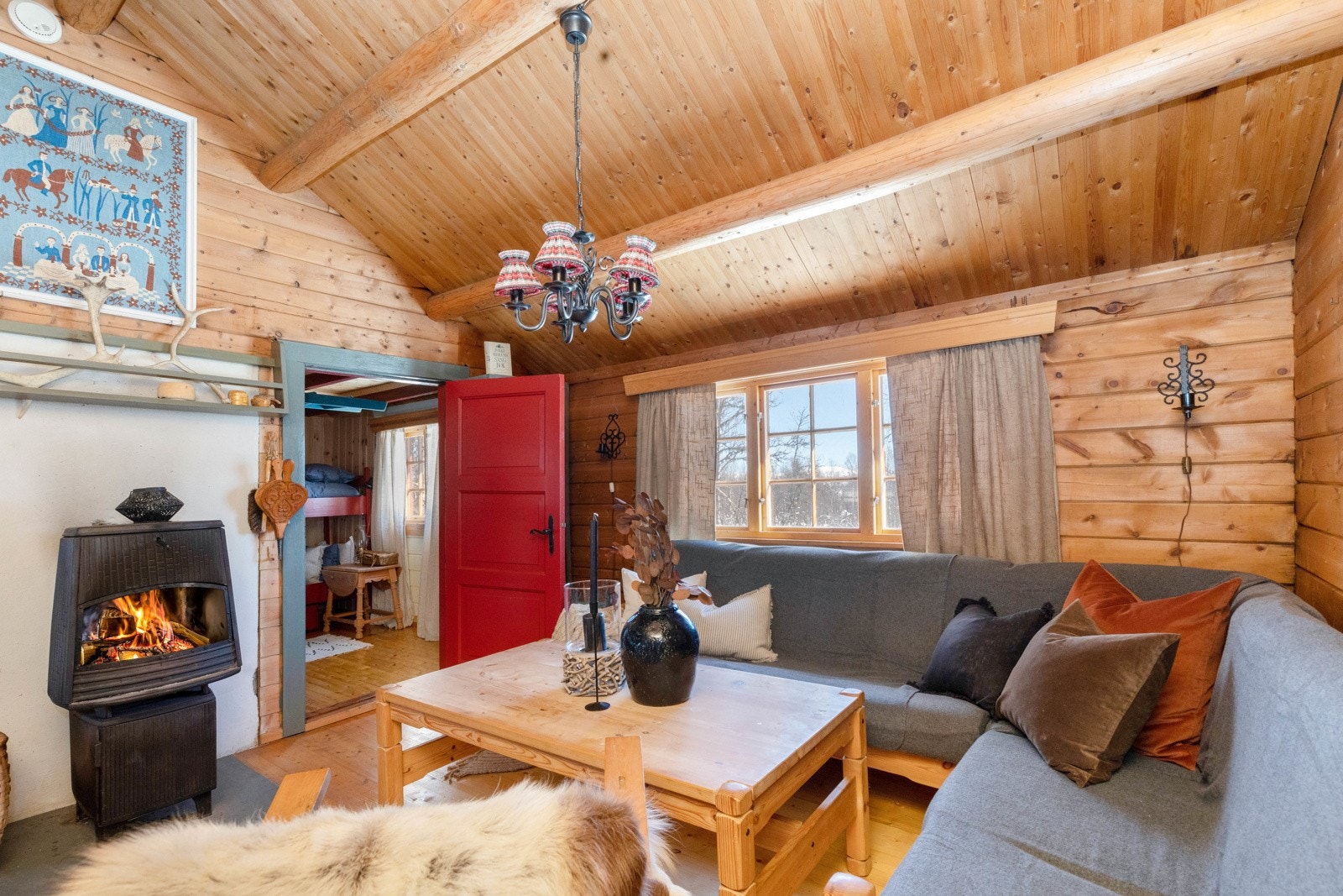 Peisovn bidrar til en lun varme og hyggelig atmosfære Galleribilde