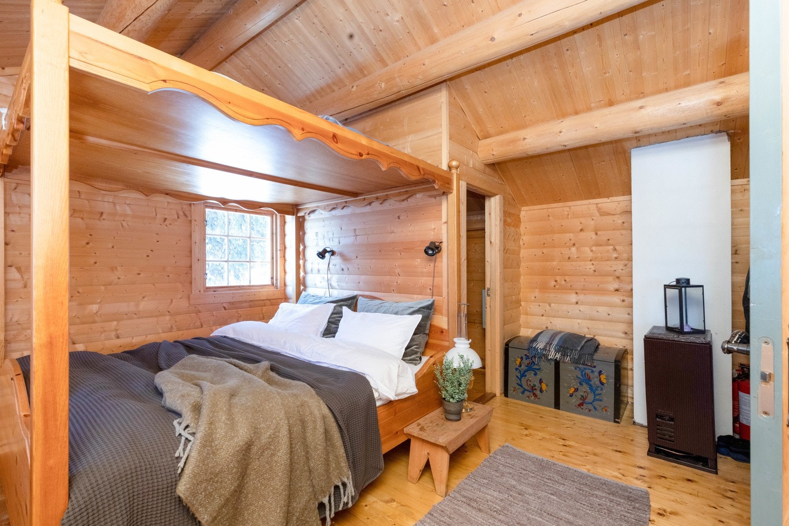 Hytta har to soverom Galleribilde