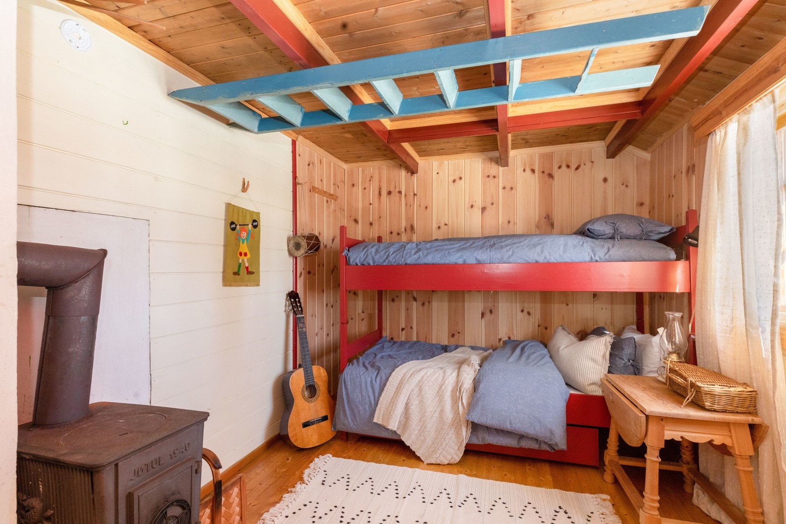 Soverom to har enkeltkøyeseng Galleribilde