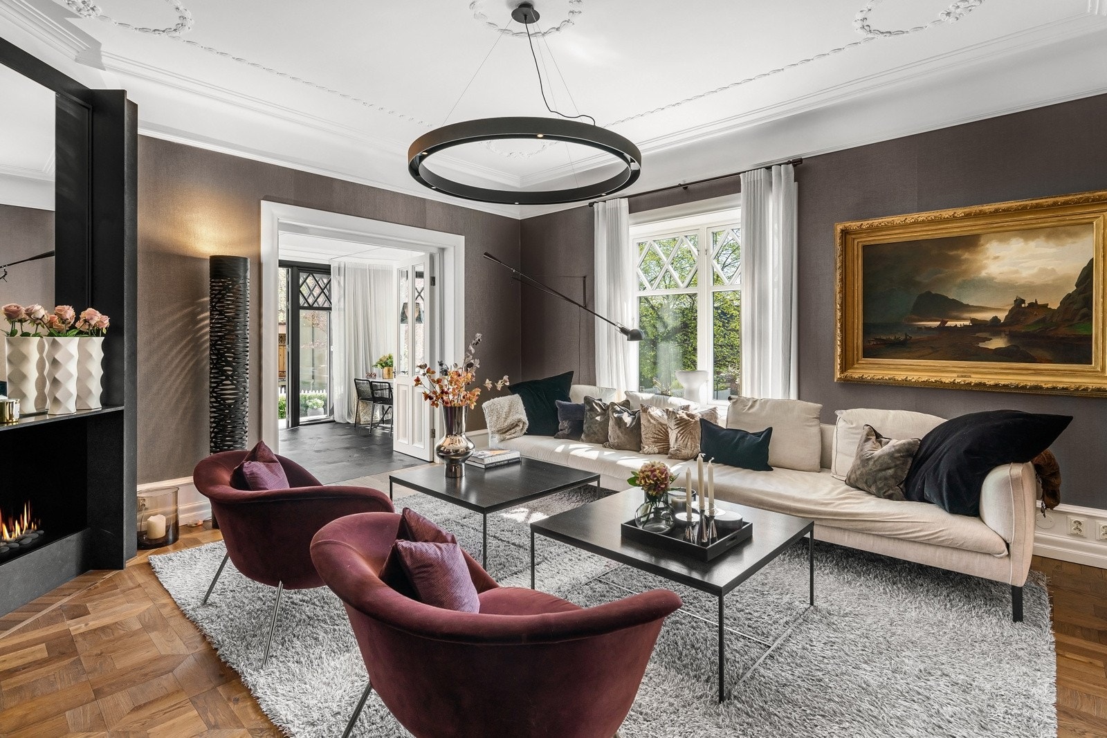 Herskapelig og vakker villaeiendom over to plan samt innredet kjeller og lagringsloft Galleribilde