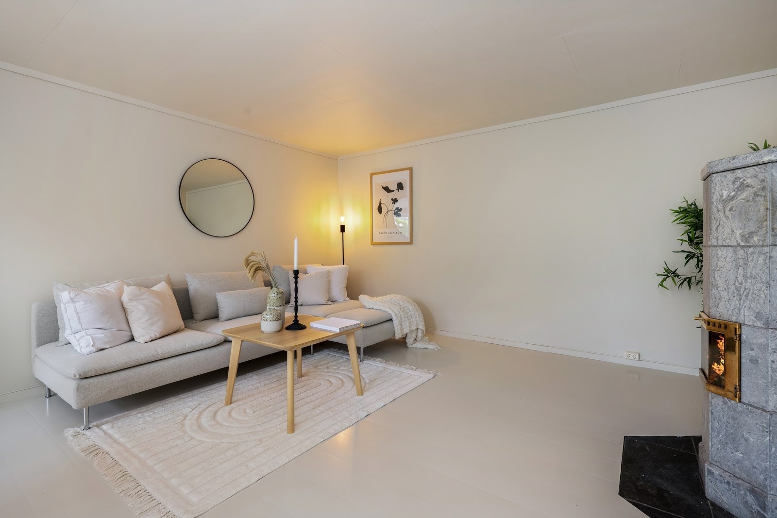 Rikelig med plass til stuemøbler. Gode møbleringsmuligheter. Galleribilde