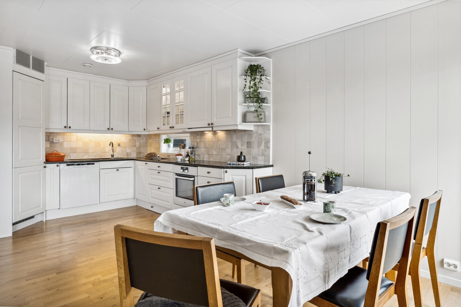 Kjøkkenet - samlingspunktet i bustaden. Galleribilde