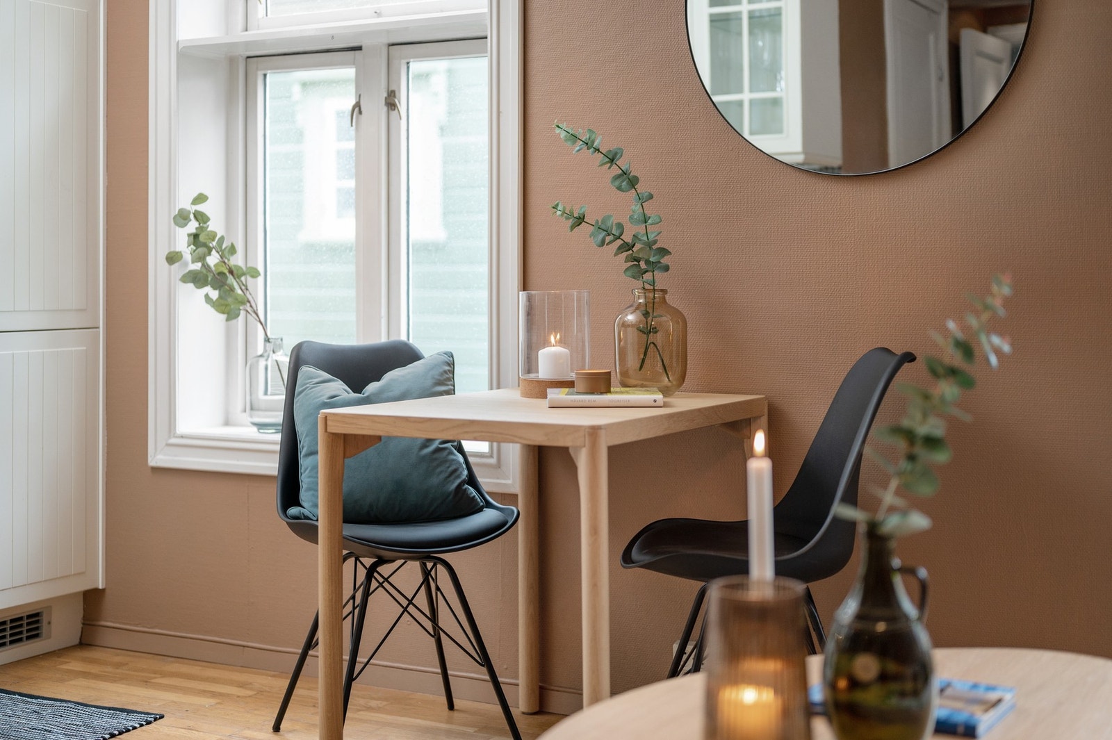 Leiligheten er malt i tidsriktige farger som sørger for god atmosfære. Galleribilde