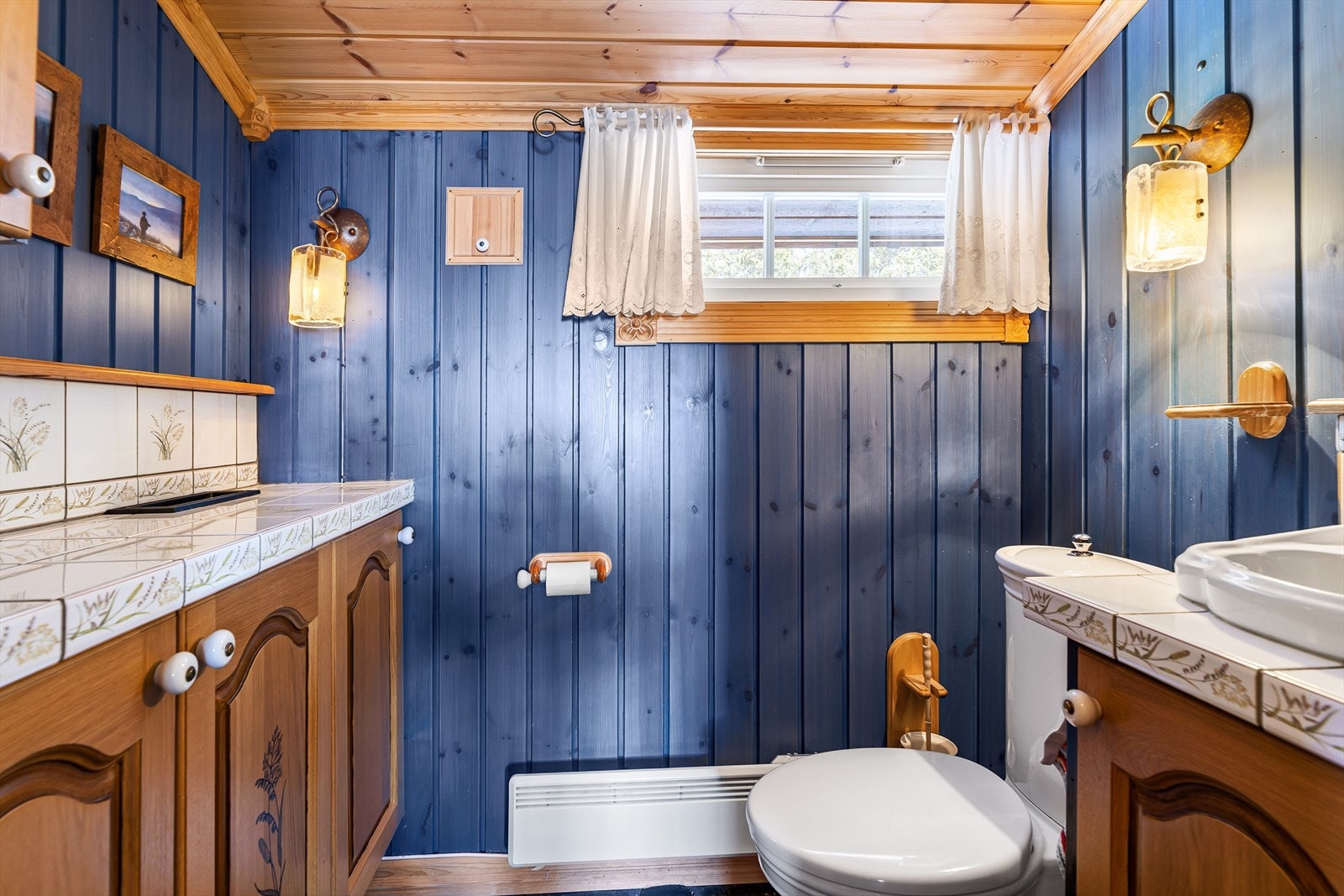 Praktisk separat toalettrom med adkomst fra gang. Galleribilde