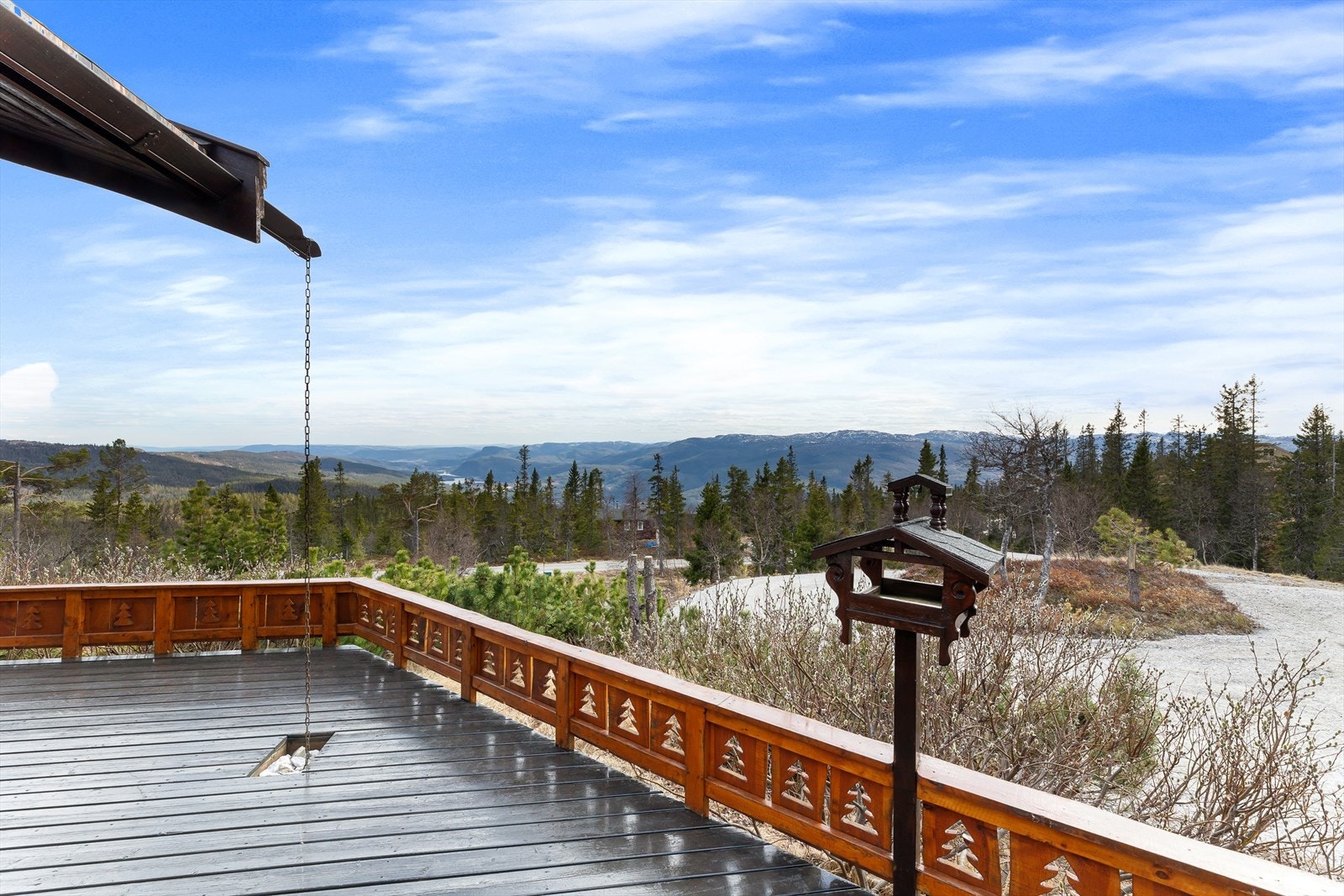 Eiendommen byr på flott panoramautsikt fra uteområdet. Galleribilde