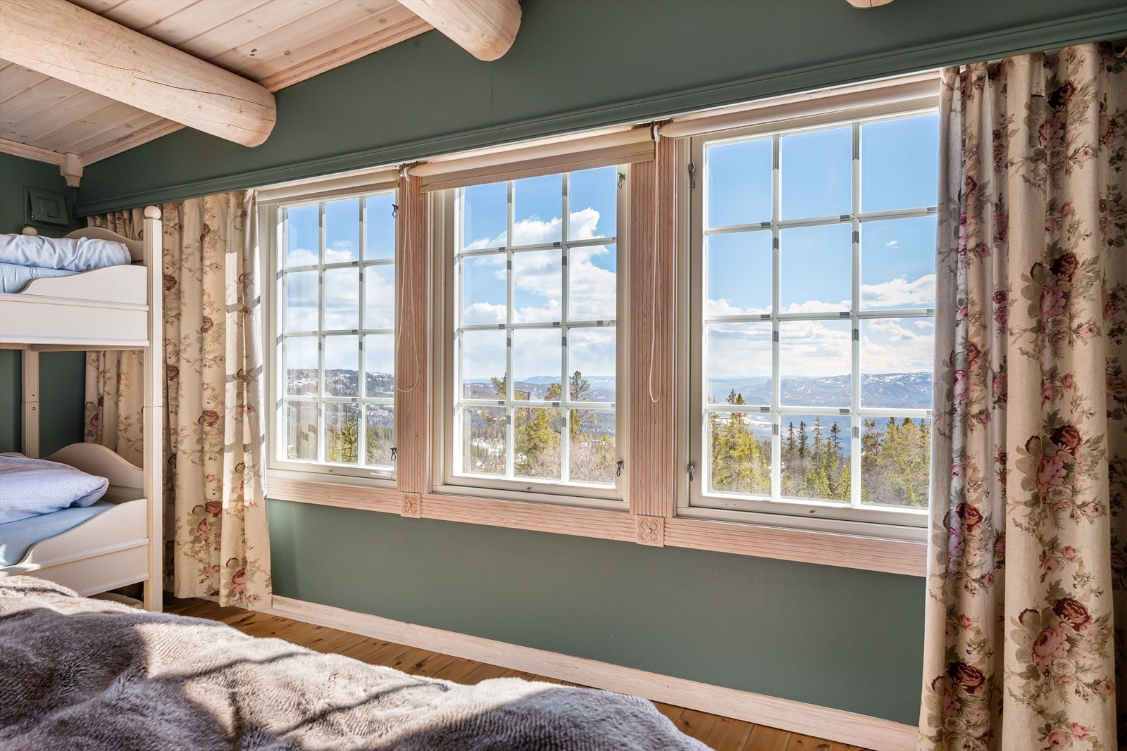 Fra soverommet er det nydelig utsikt. Galleribilde