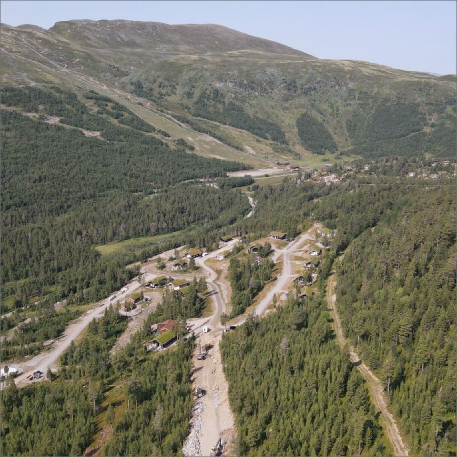 Dronefoto over tomteområdet Galleribilde