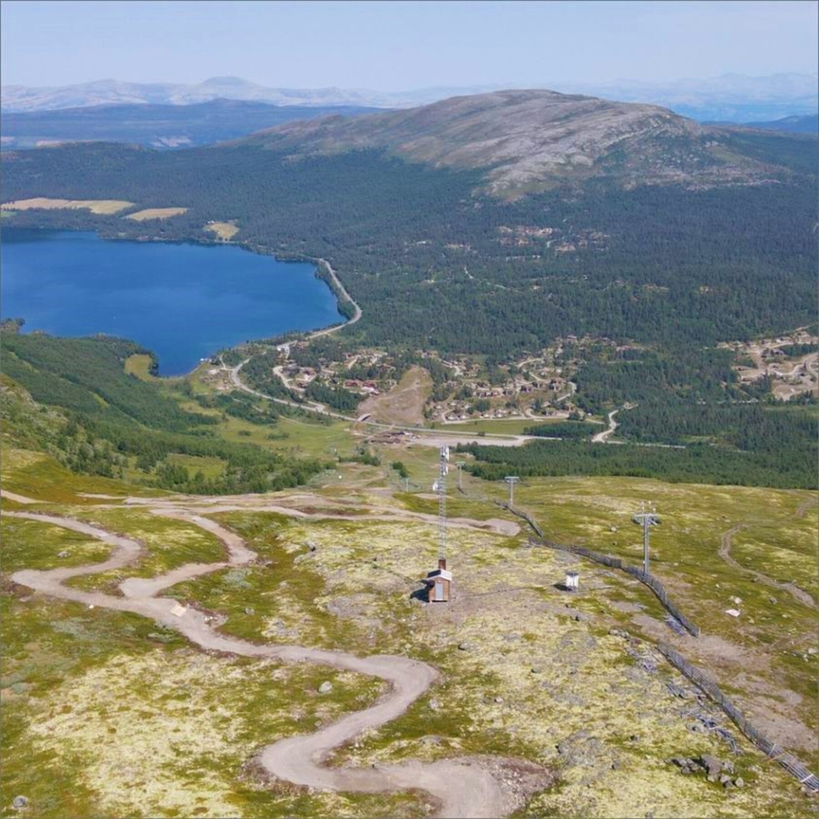 Mange sykkelstier i alpinanlegget på Lemonsjøen Galleribilde