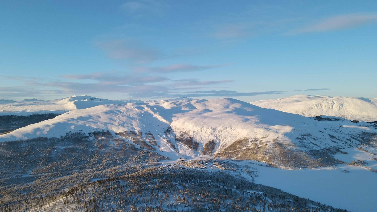 Nydelige fjellområder mot Jotunheimen Galleribilde
