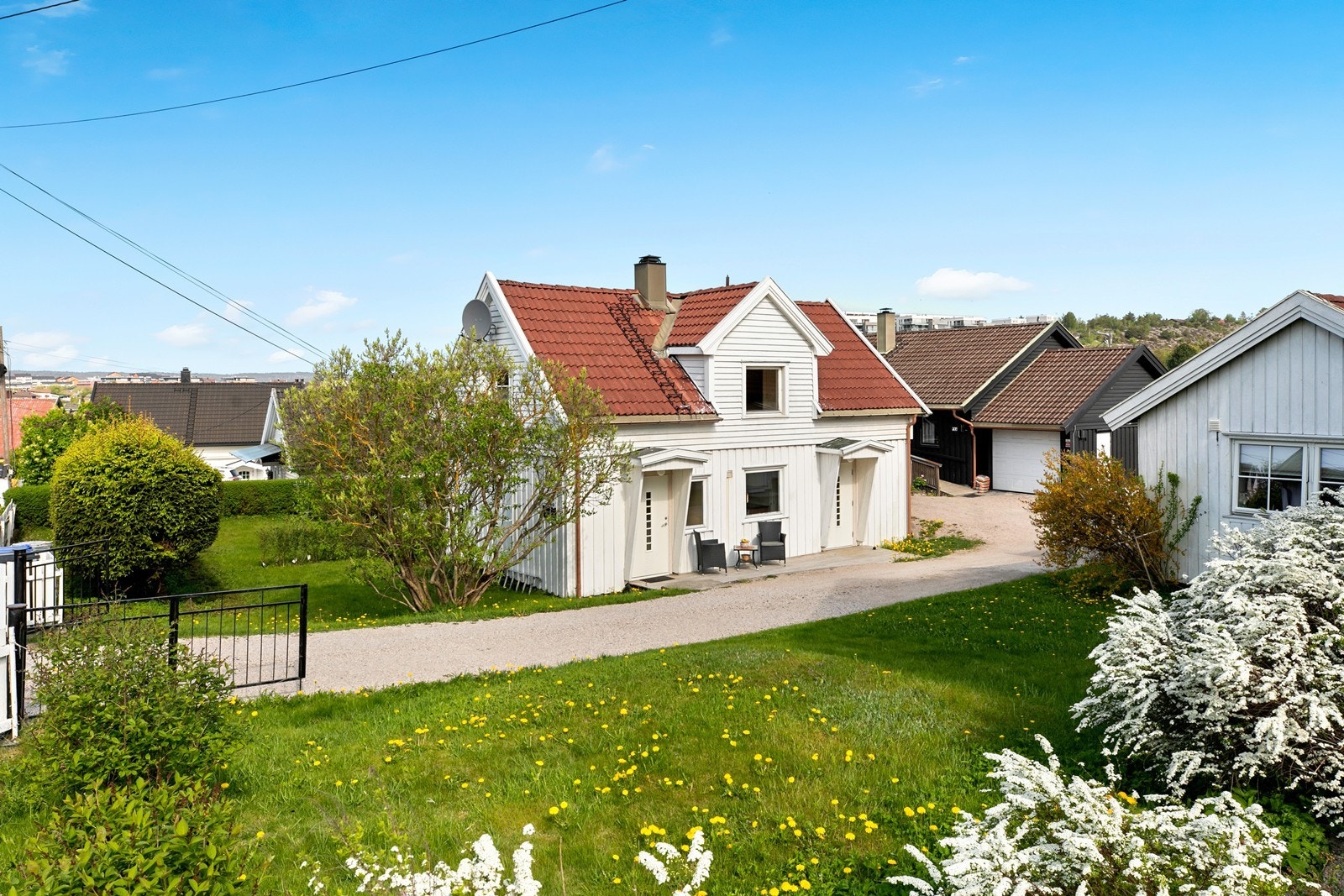 Hagen er nydelig og det er gode solforhold på tomten. Galleribilde