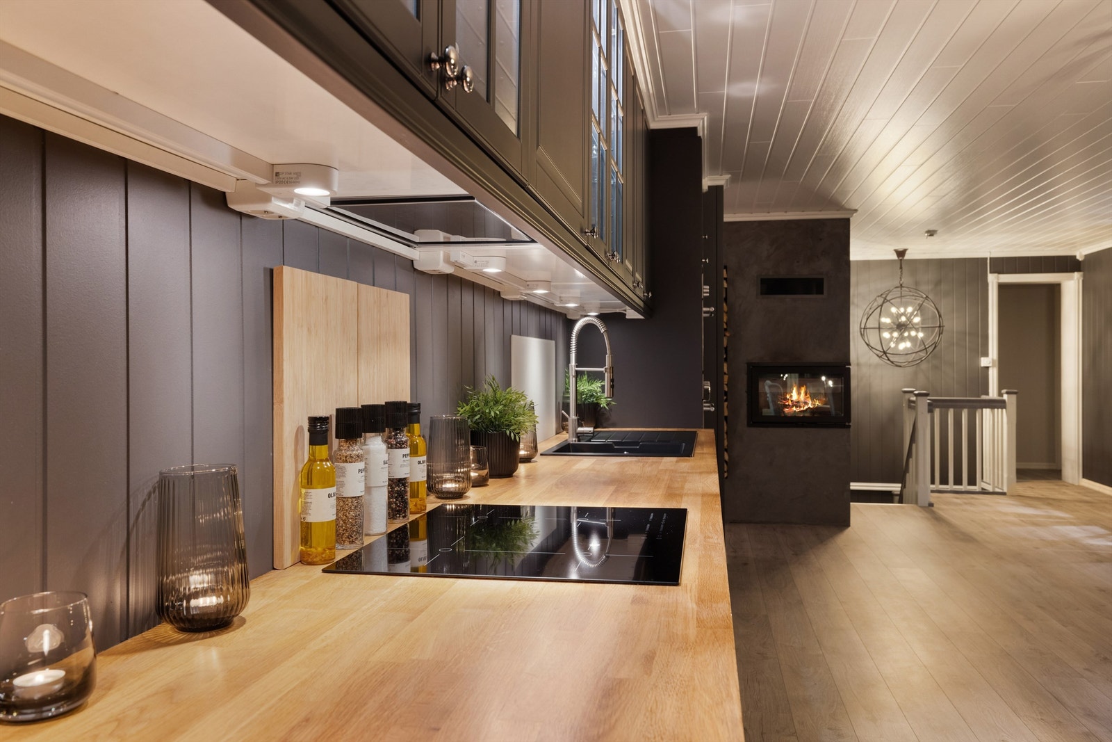 Heltre benkeplate og komposit oppvaskkum Galleribilde