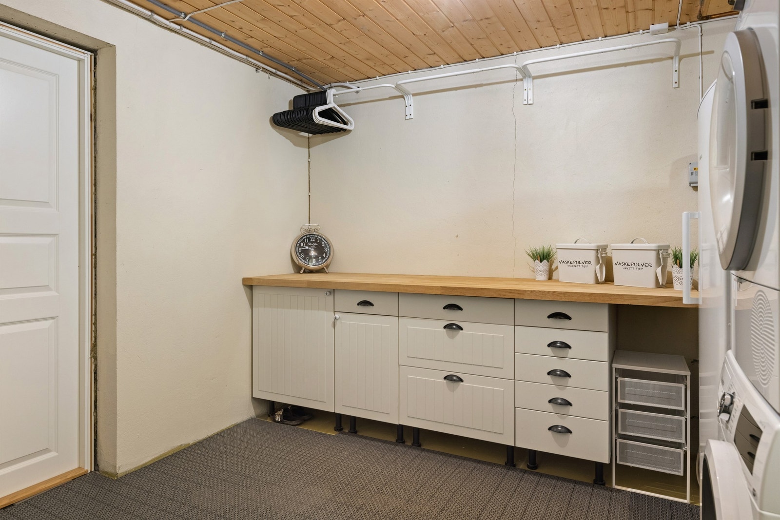 Separat og praktisk vaskerom Galleribilde