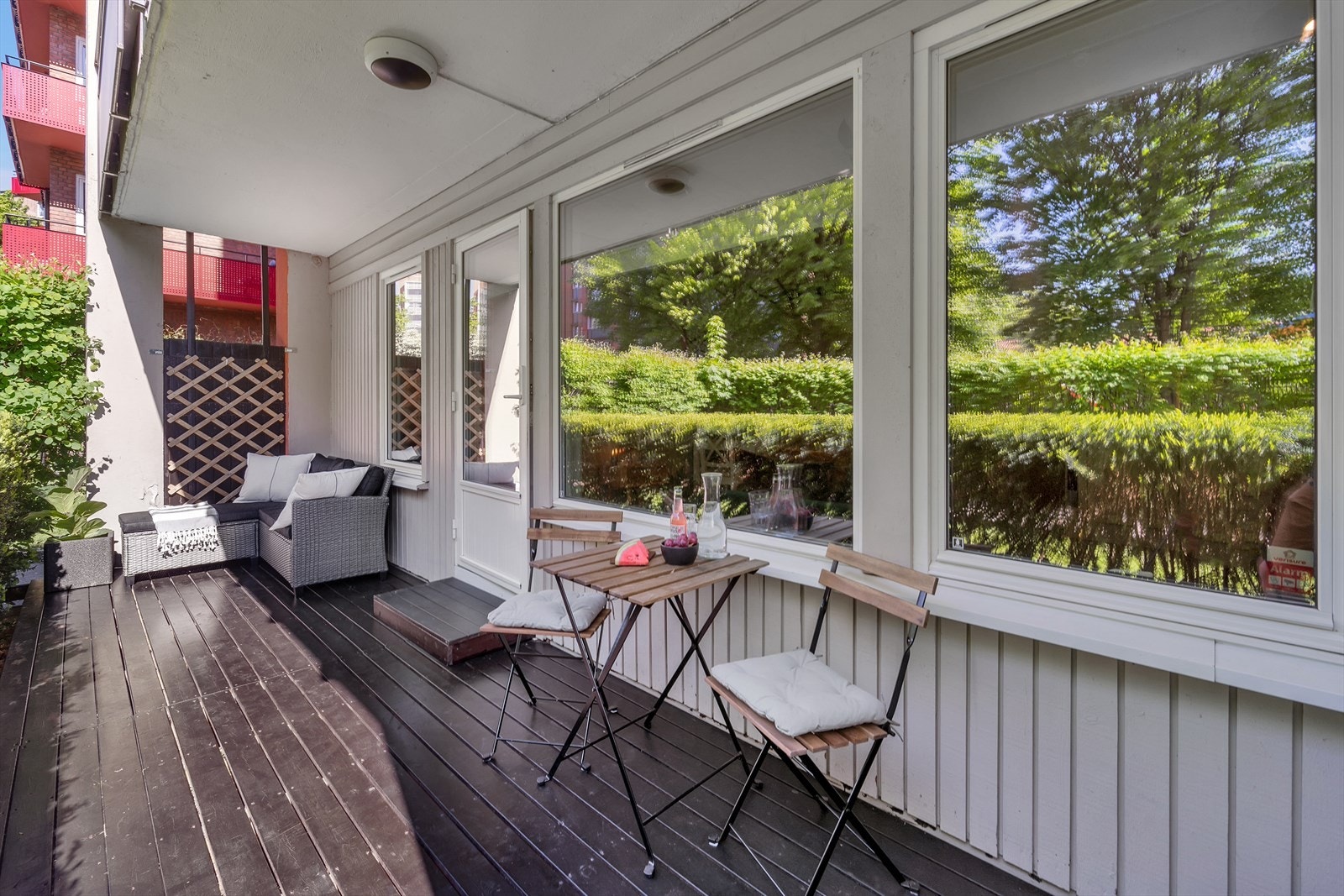 Dette er en svært arealeffektiv og praktisk 3-roms leilighet med herlig markterrasse på 12 m² som vender mot nordvest. Galleribilde