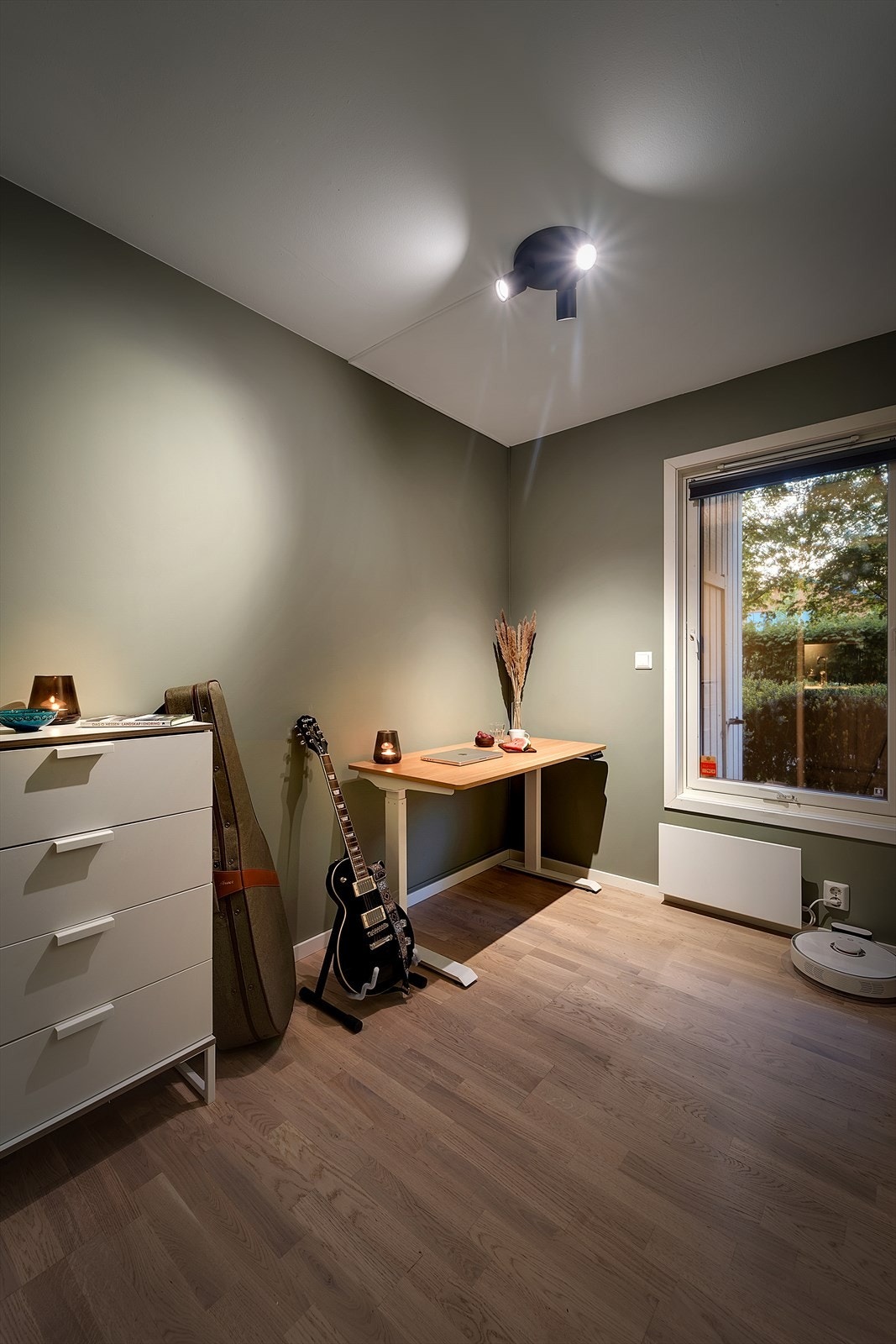 Soverom 2 passer ypperlig som gjesterom, barnerom eller kontor. Galleribilde