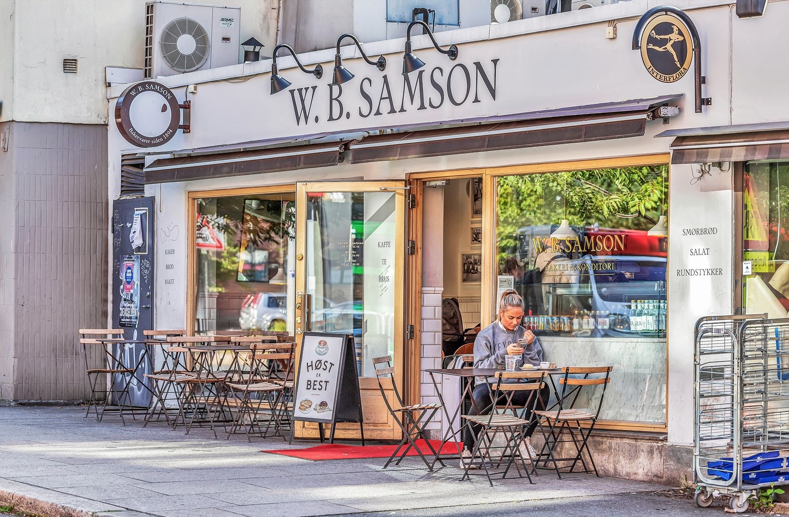 Nærområdet har mange koselige kaféer og spisesteder. Galleribilde
