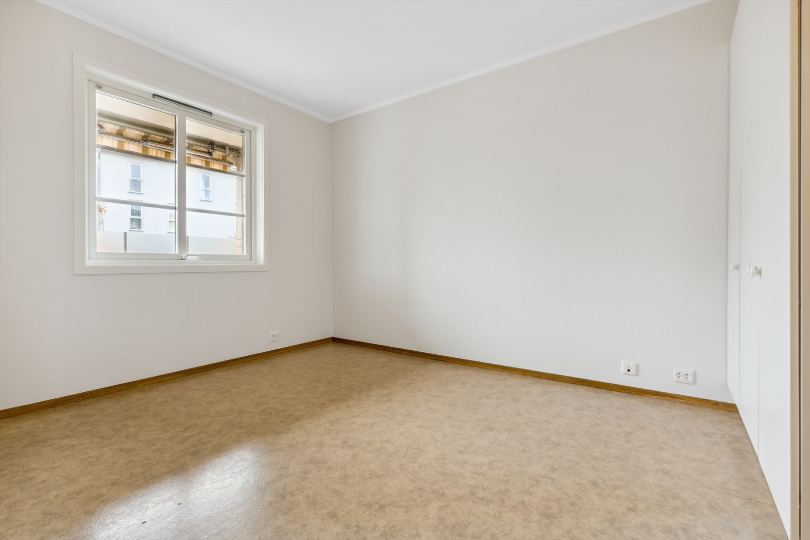 Soverommet har garderobeskap. Galleribilde