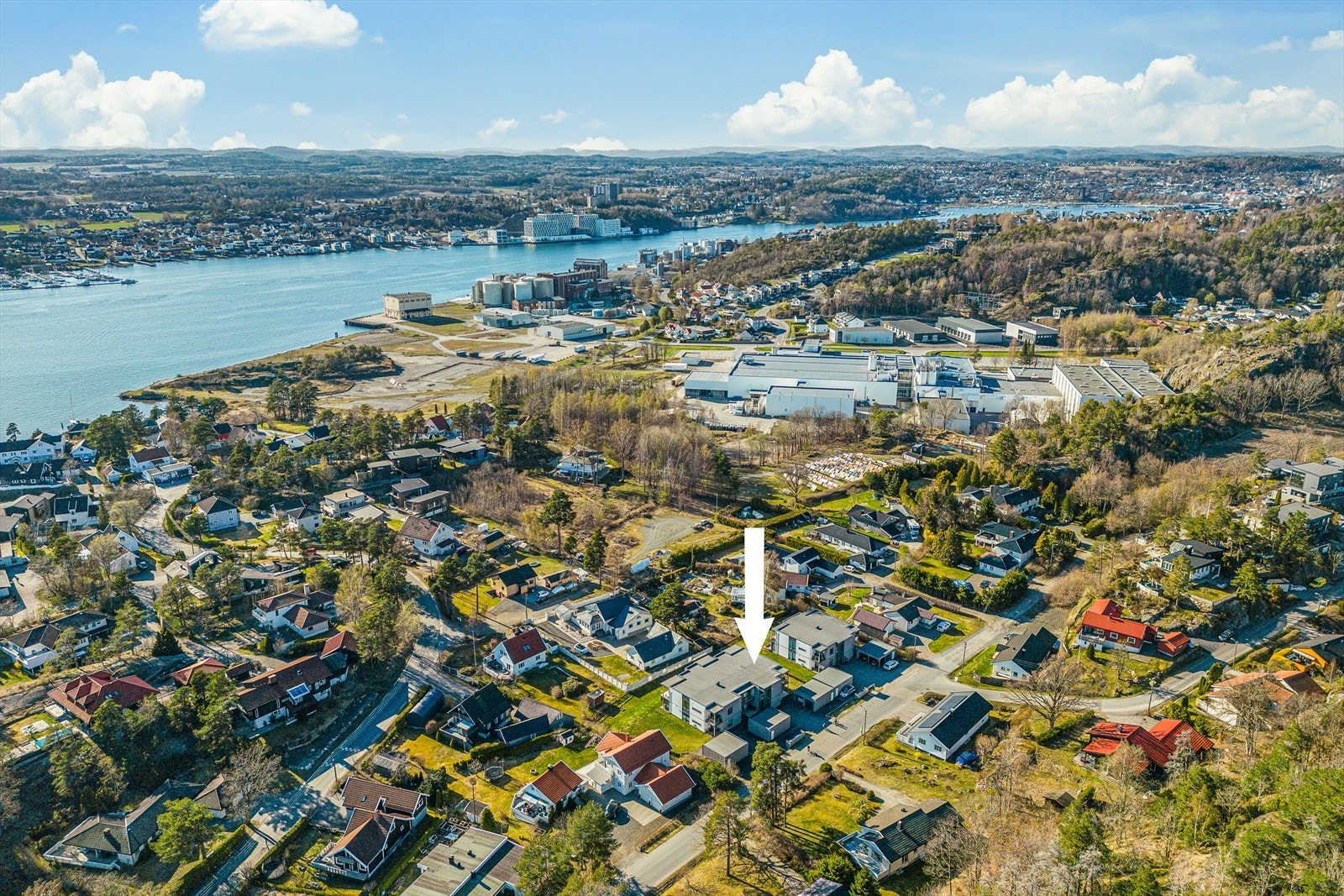 Dette er leiligheten for deg som ønsker å bo solrikt til ved sjøen Galleribilde