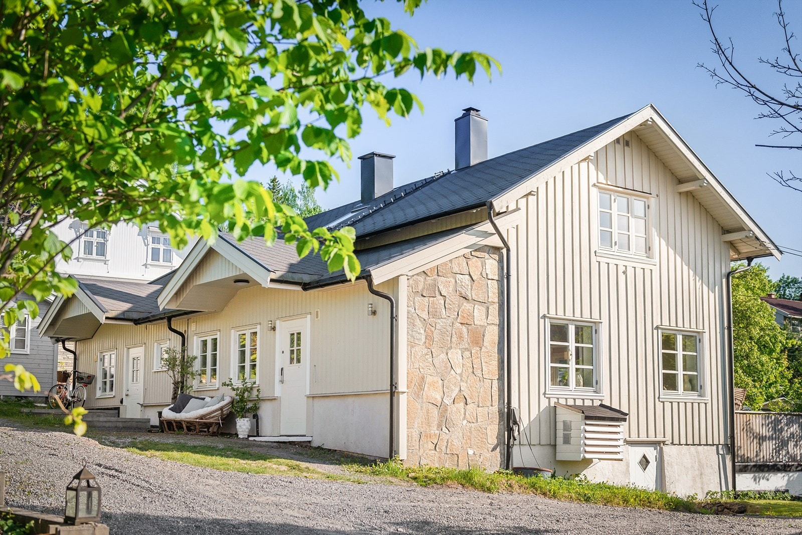Velkommen til Jongsåsveien 42B - En romslig og innholdsrik familiebolig i et veletablert boligområde. Galleribilde