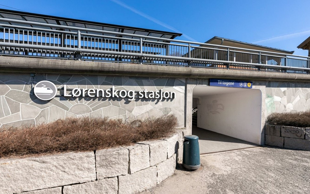 Fra boligen er det gangavstand til Lørenskog stasjon med både tog- og bussforbindelser. Galleribilde