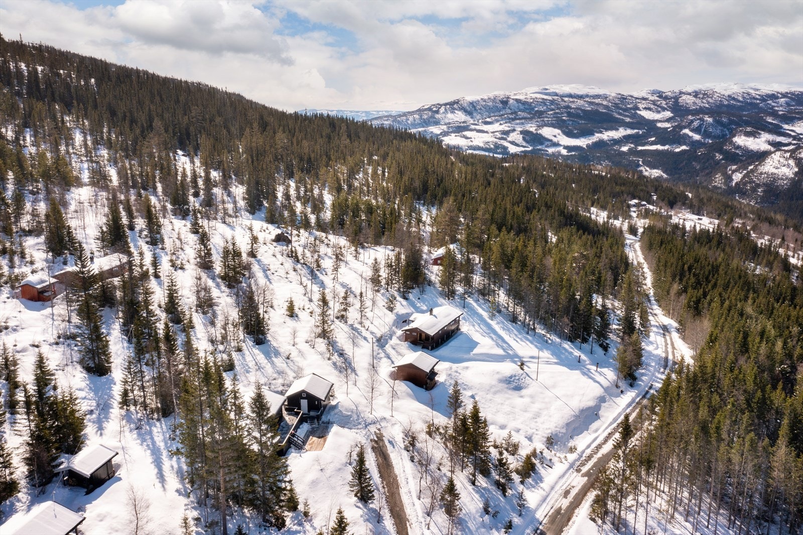 Området er også supert på sommerstid, med milevis av fine turstier og toppturer. Galleribilde