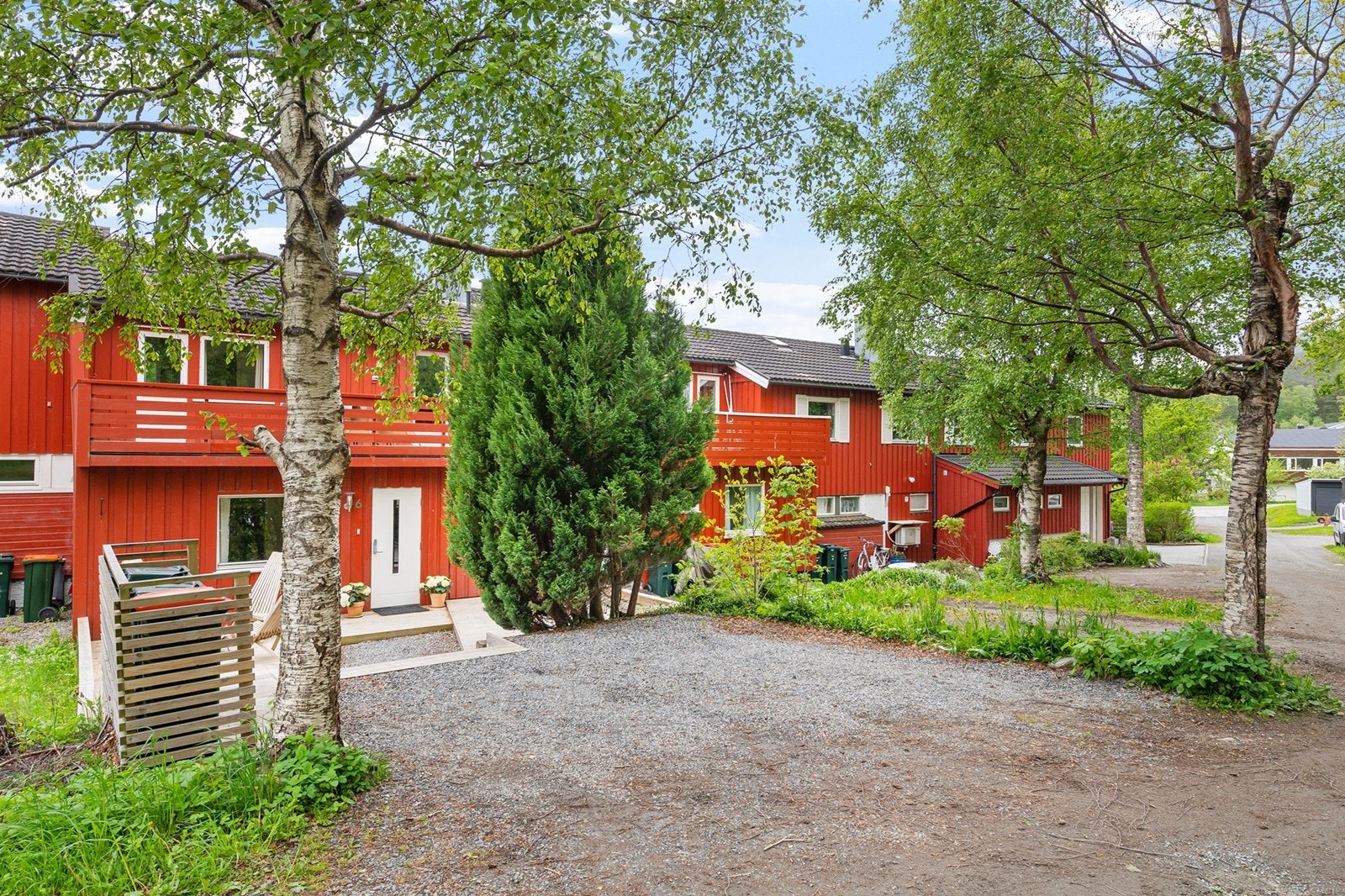 Romslig parkeringsplass Galleribilde