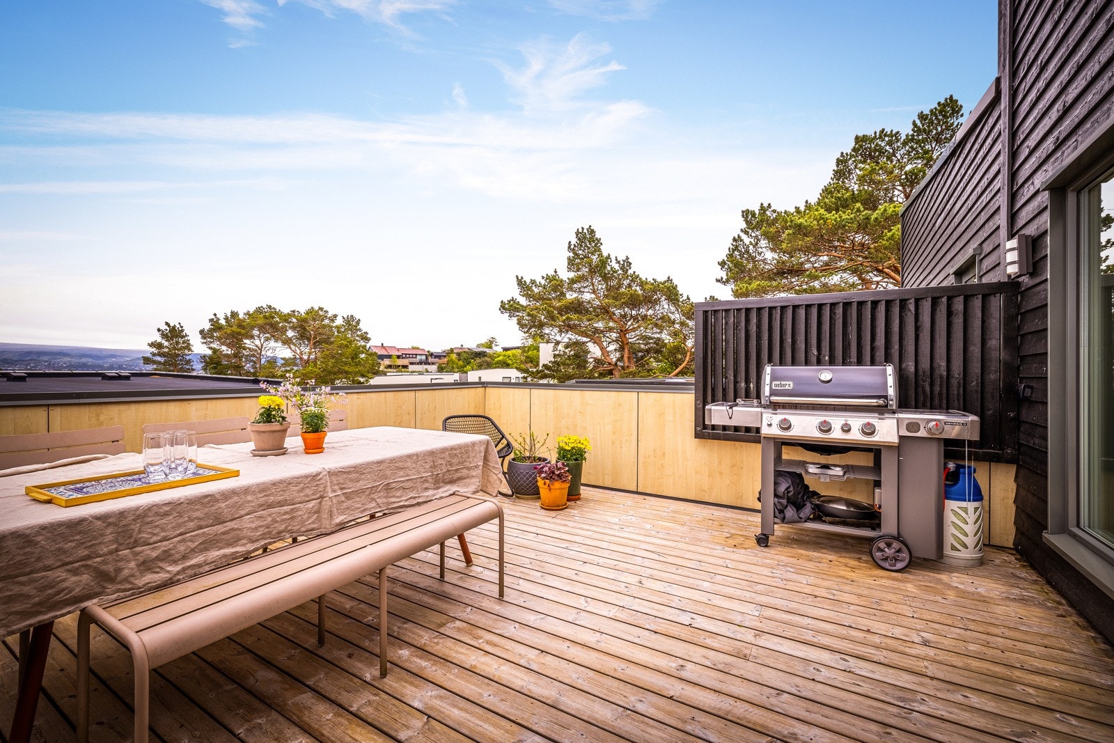 Huset har mange og gode utearealer. Galleribilde