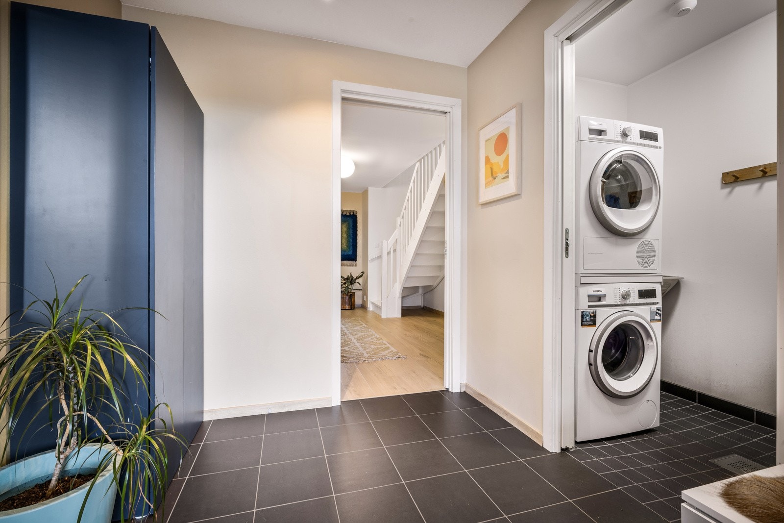 Innvendig bod er oppgradert til vaskerom. Galleribilde