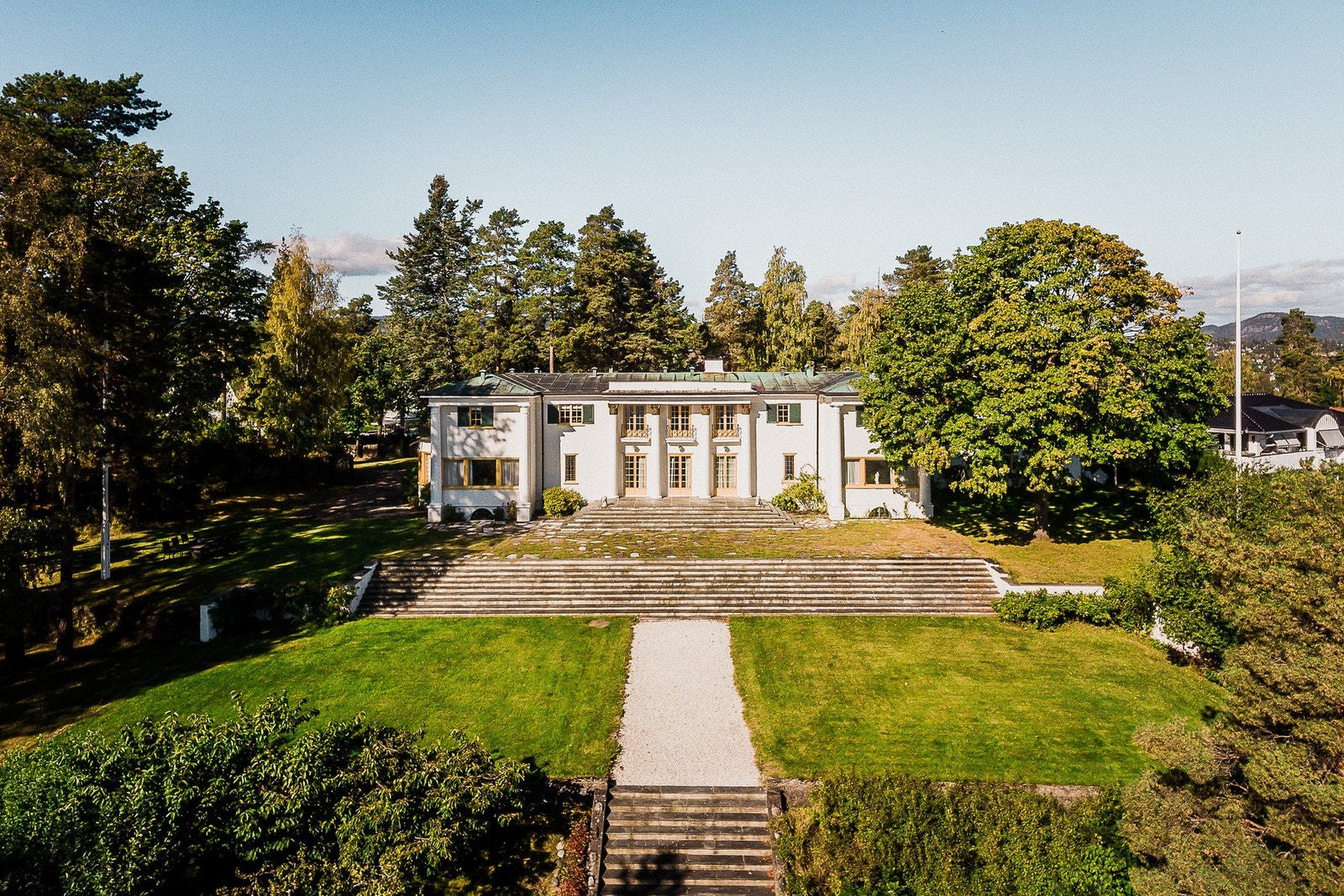 Sonja Henies vei 2 presenteres av Odd Kalsnes v/Boa Eiendomsmegling Oslo vest. Galleribilde