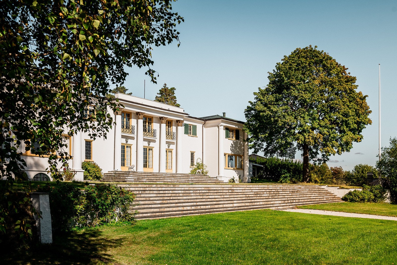 Eneboligen/hovedhuset er på hele 814kvm bruksareal. Galleribilde