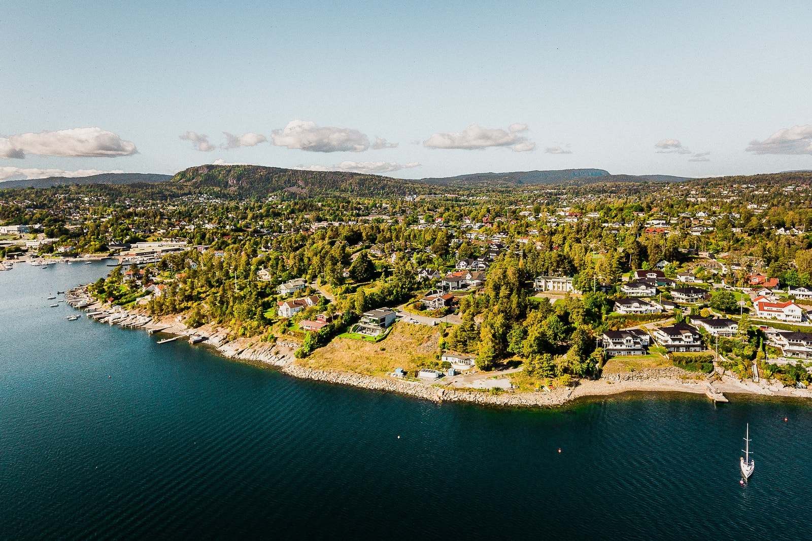 Fantastisk plassering ytterst på ettertraktede Landøya på Nesbru i Asker. Galleribilde