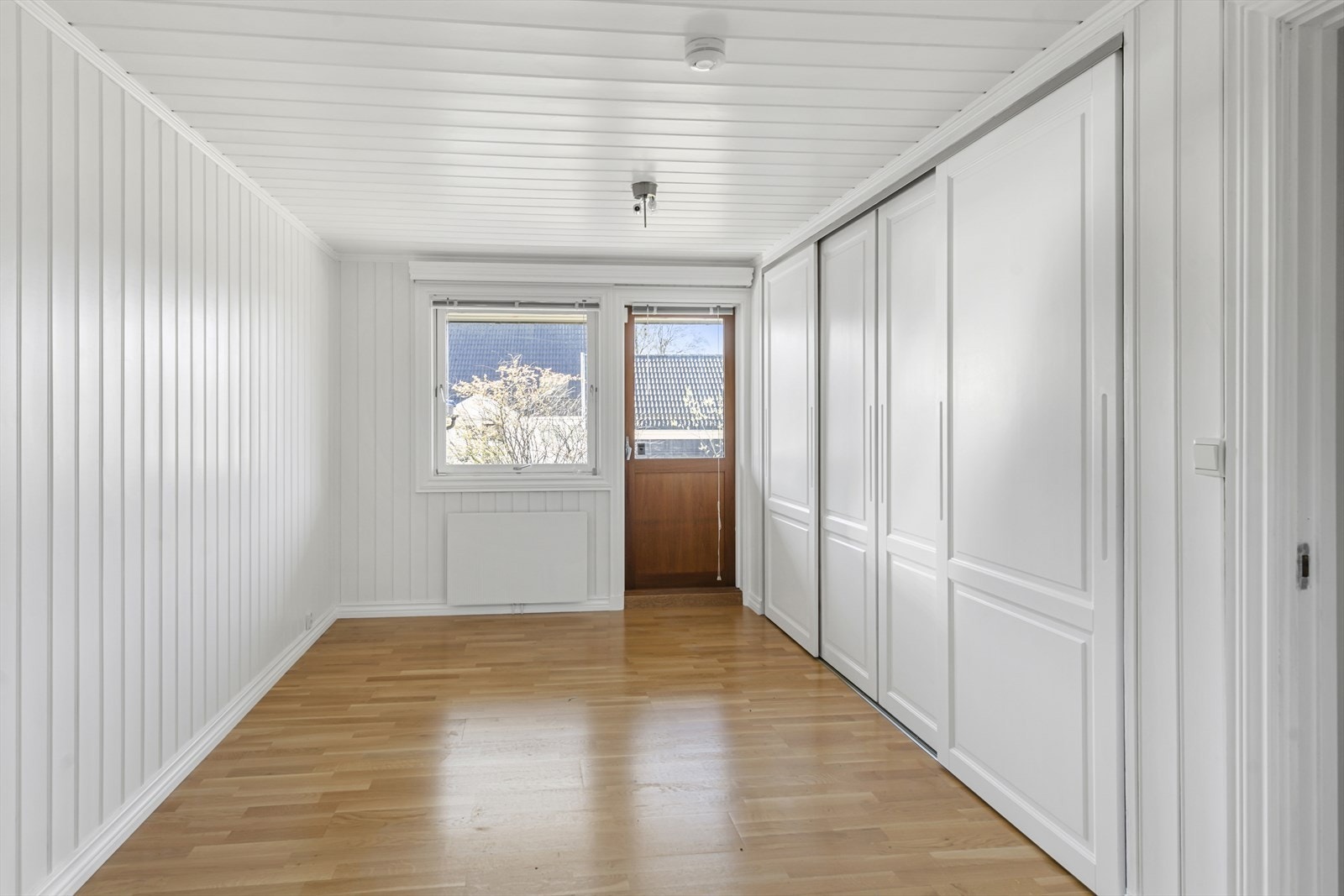 Soverom 1 med skyvedørsgarderobe Galleribilde