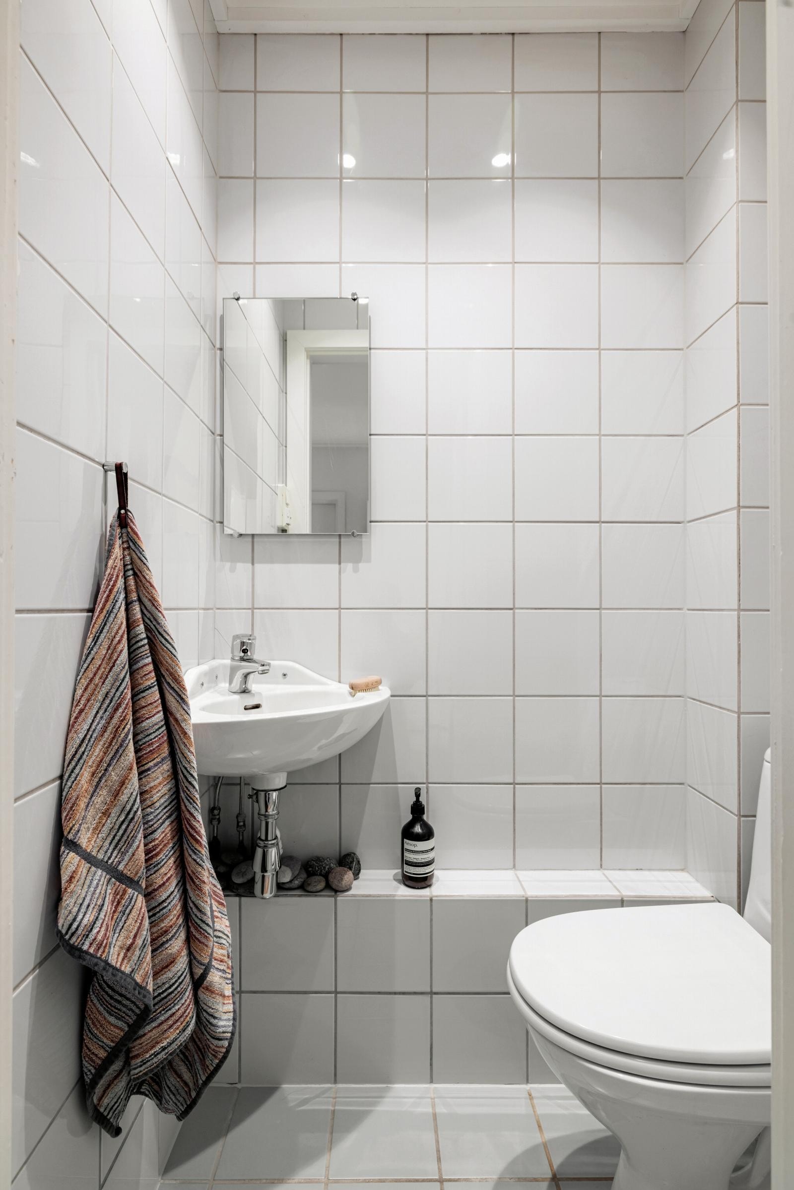 WC i 2. etasje i separat rom. Flislagt, og med varmekabler i gulv. Galleribilde