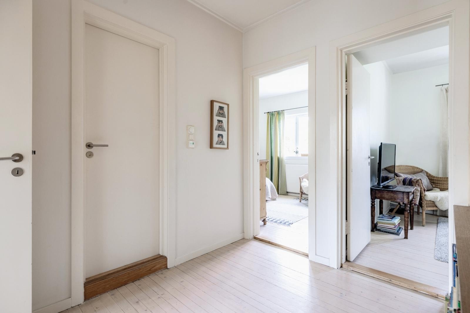 Fra det åpne gangrommet går du inn til soverom 2 og 3. Galleribilde