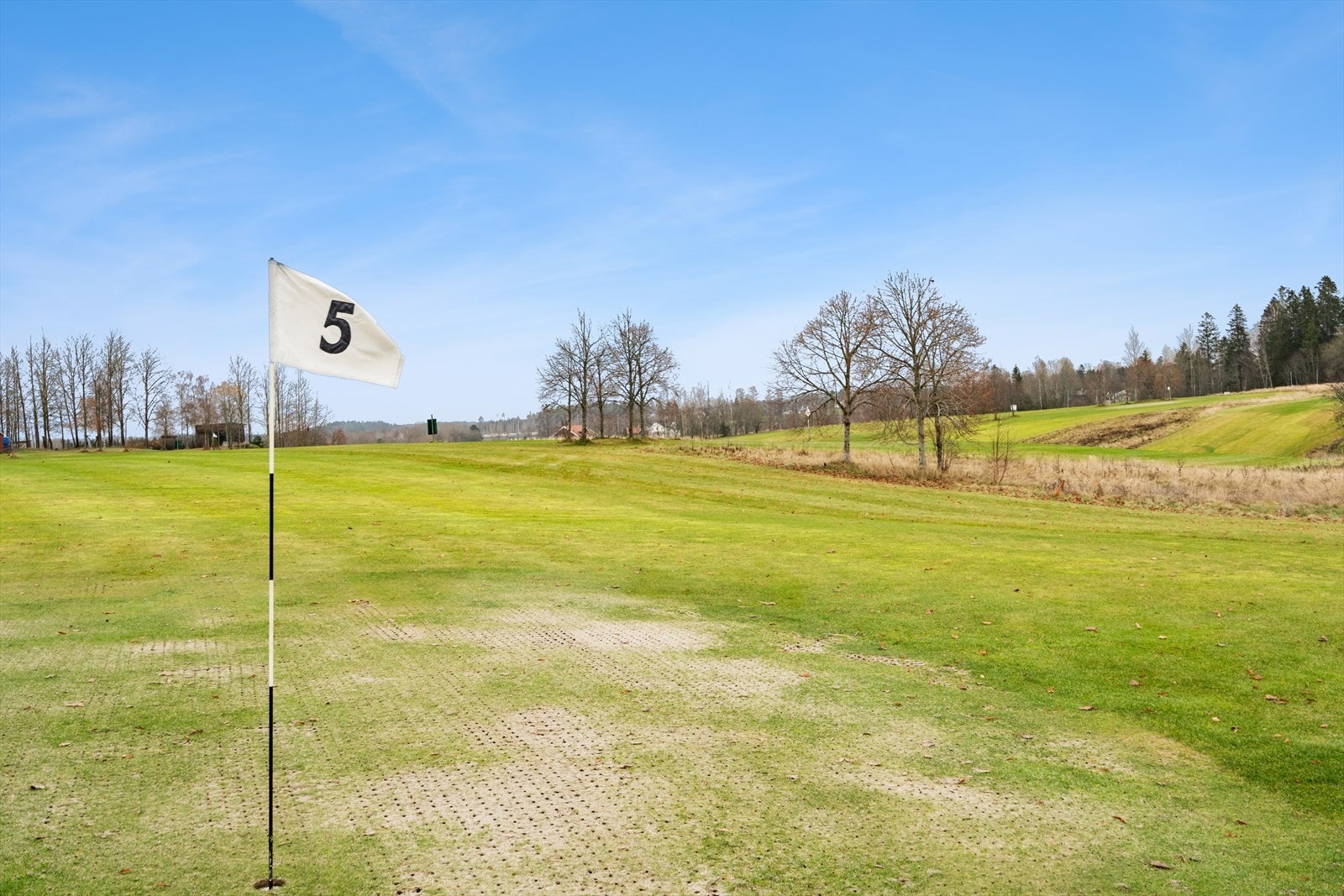 Det er ca. 1,0 km. til Askim Golfbane som er en fin 9-hulls bane som ligger rett i utkanten av Askim sentrum. Galleribilde