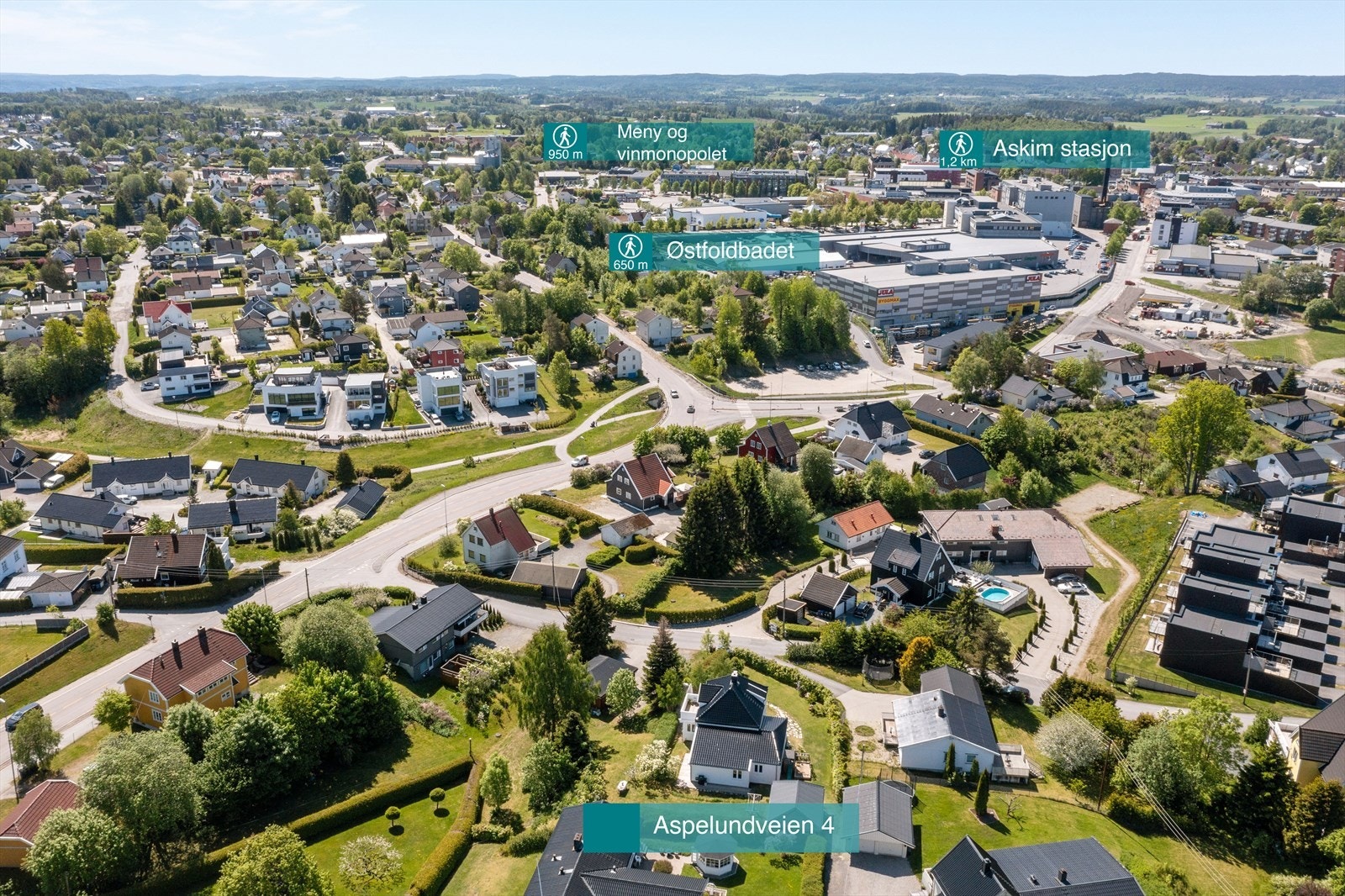 Eiendommen ligger i en blindvei i et attraktivt og sentrumsnært boligområde med kort vei til skoler, barnehager, butikker og offentlig kommunikasjon. Galleribilde