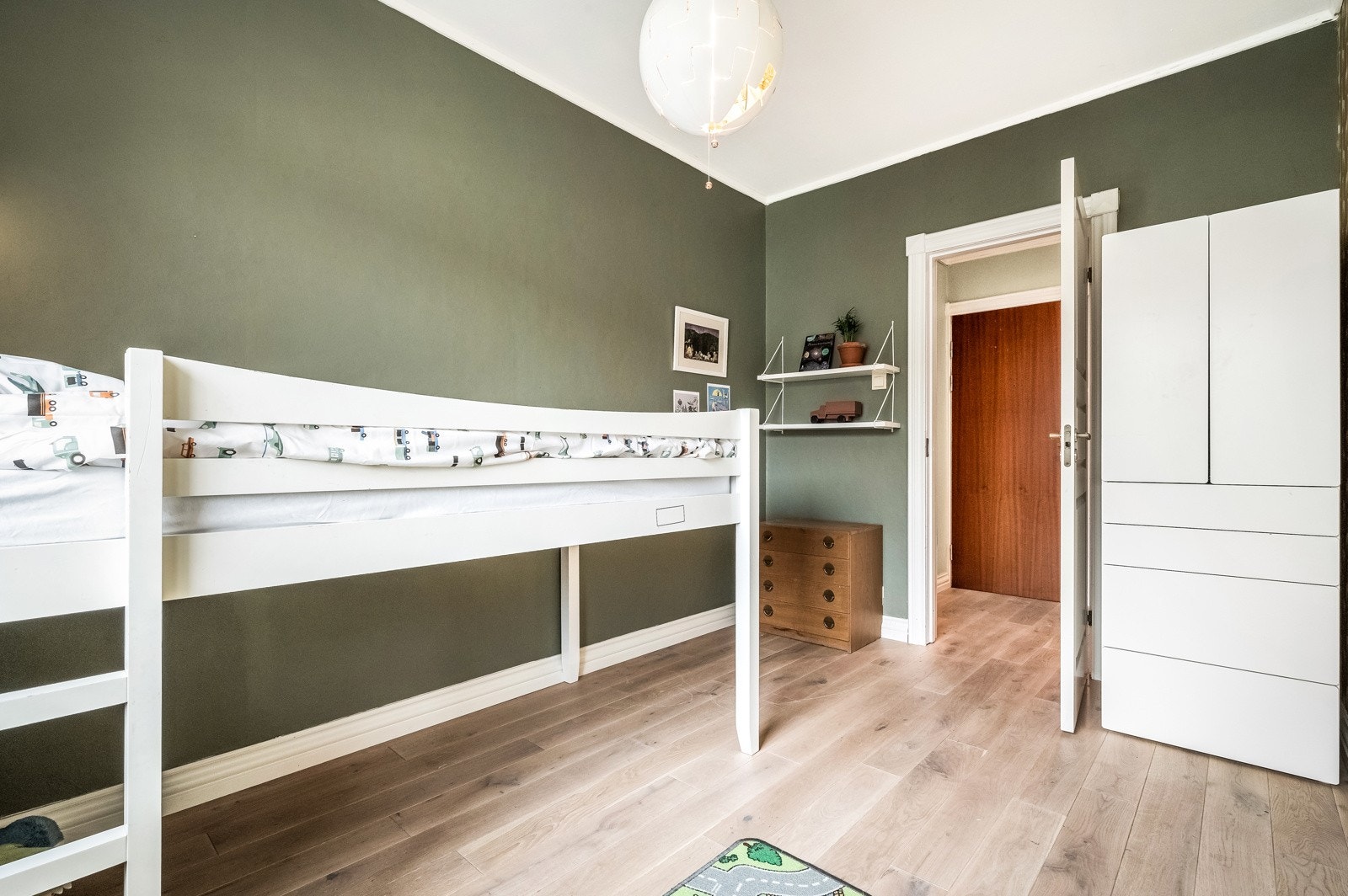 I tillegg er det plass til garderobeskap på soverom 2 Galleribilde