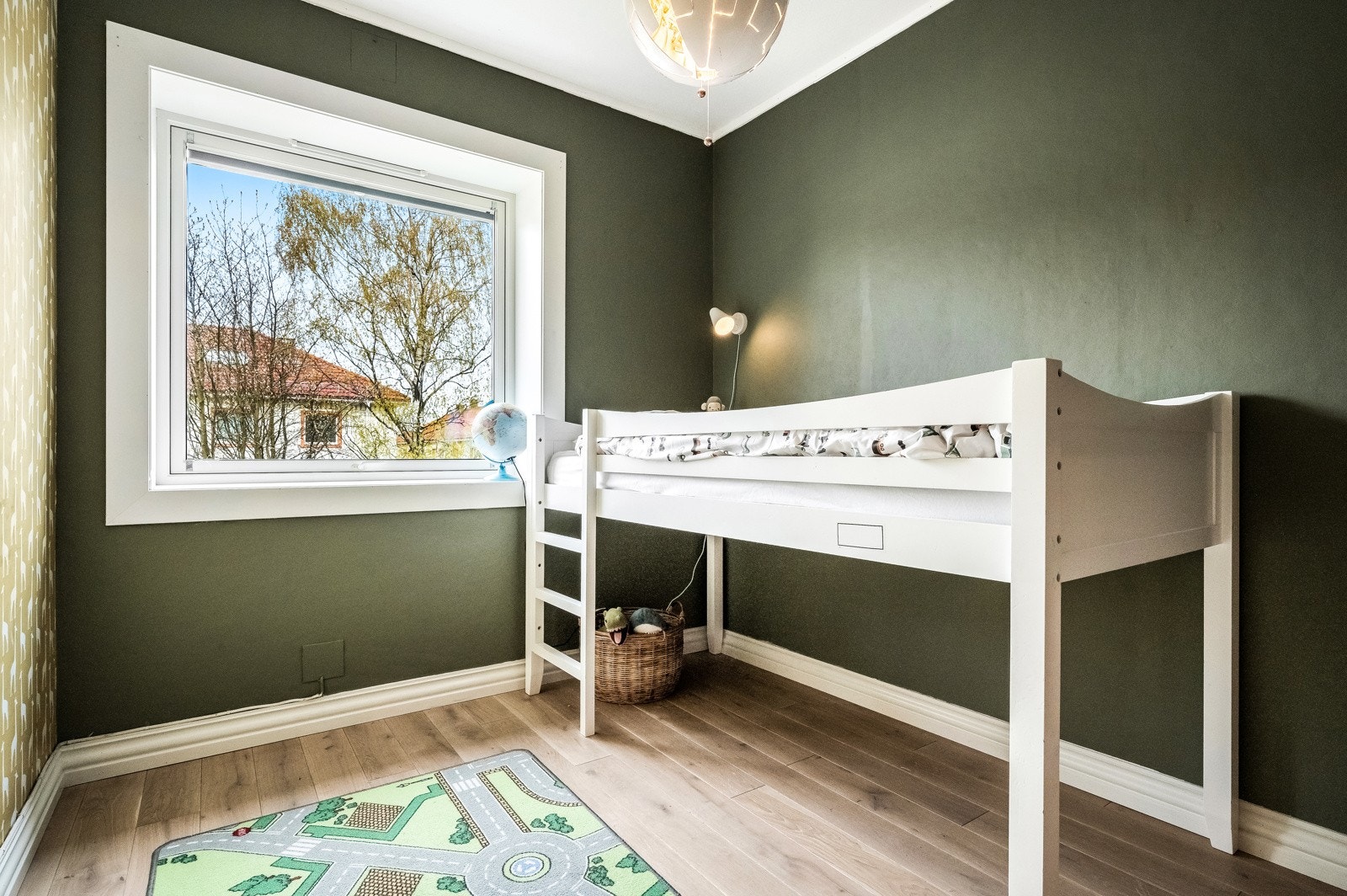 Soverom 2 med god plass til seng Galleribilde