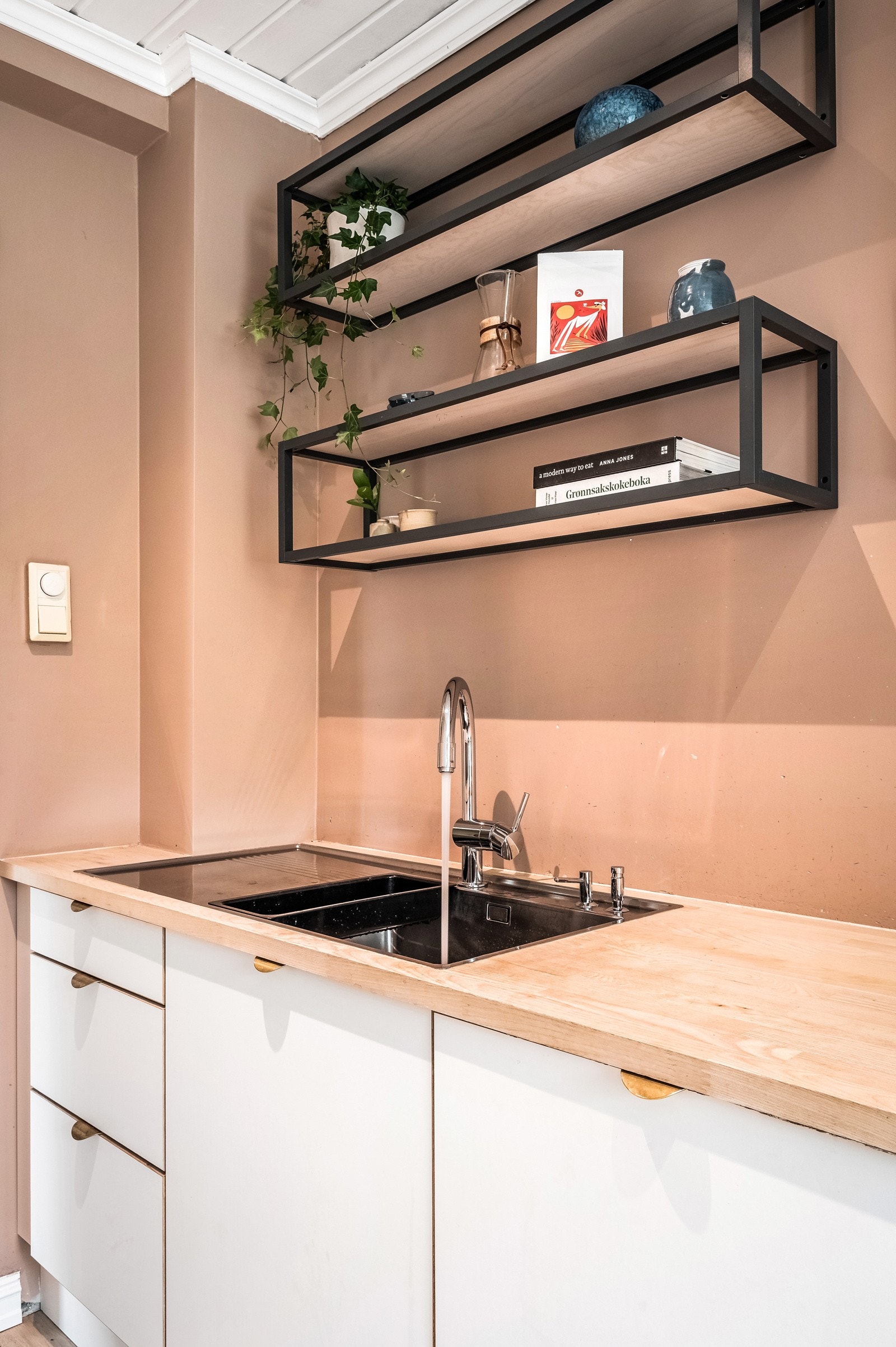 Godt med skap- og benkplass Galleribilde