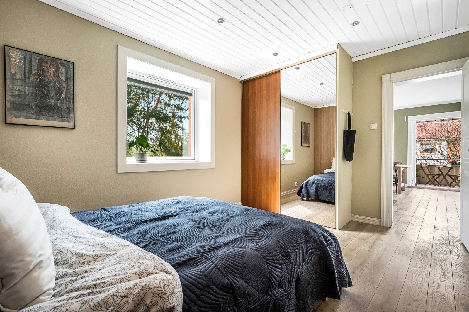 Hovedsoverom med god plass til dobbeltseng Galleribilde