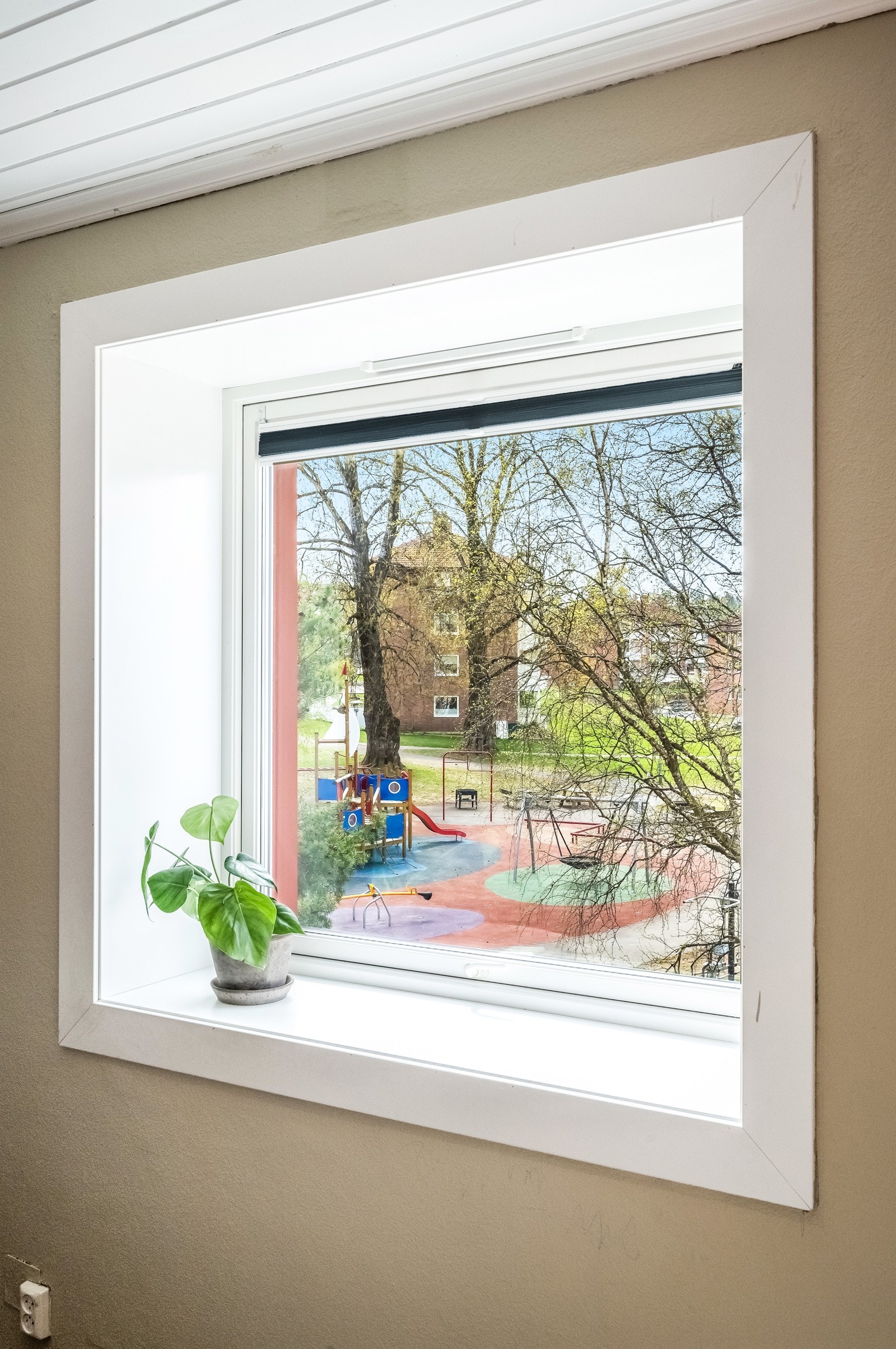 Frontleilighet mot Etterstadsletta og en av flere lekeplasser Galleribilde