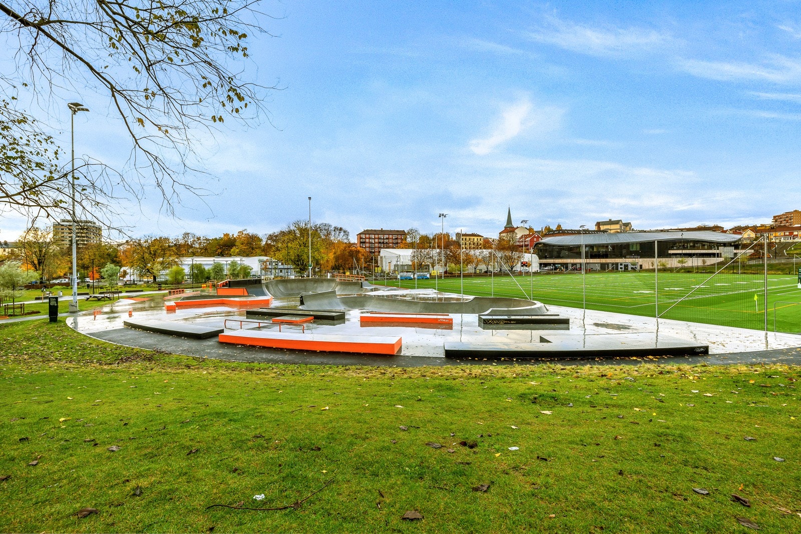 I nærheten finner du Nye Jordal amfi som i tillegg har flotte grøntområder og skatepark Galleribilde